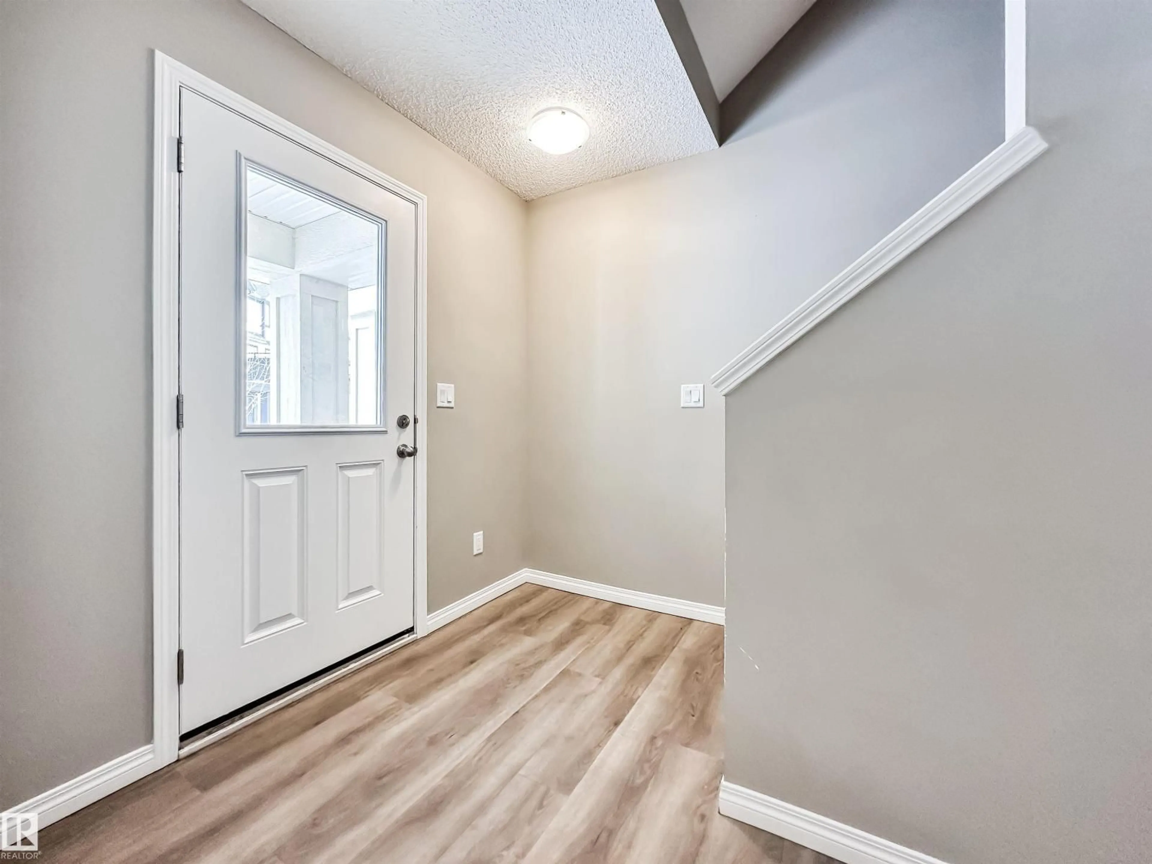 Indoor entryway for #100 - 2072 WONNACOTT WY, Edmonton Alberta T6X2V7