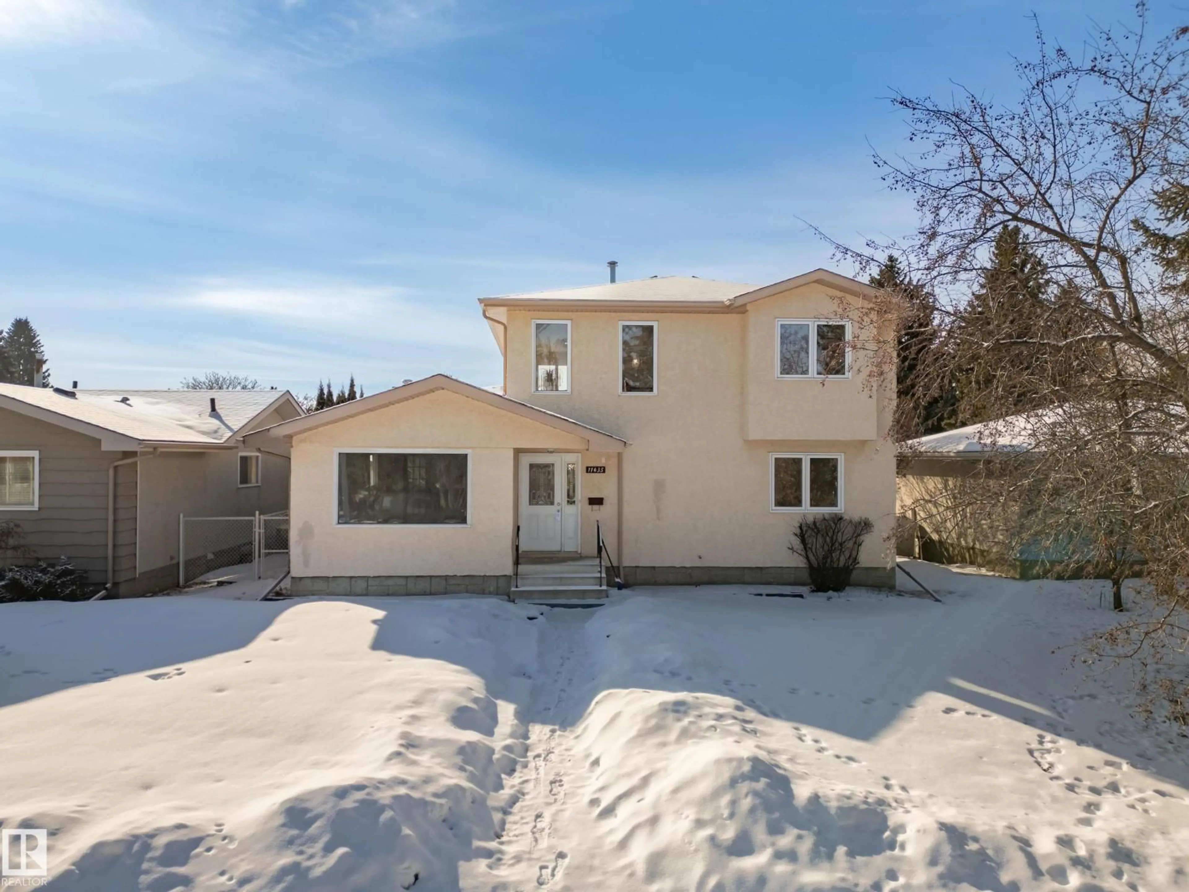 A pic from outside/outdoor area/front of a property/back of a property/a pic from drone, street for 11435 37A AV, Edmonton Alberta T6J0J6