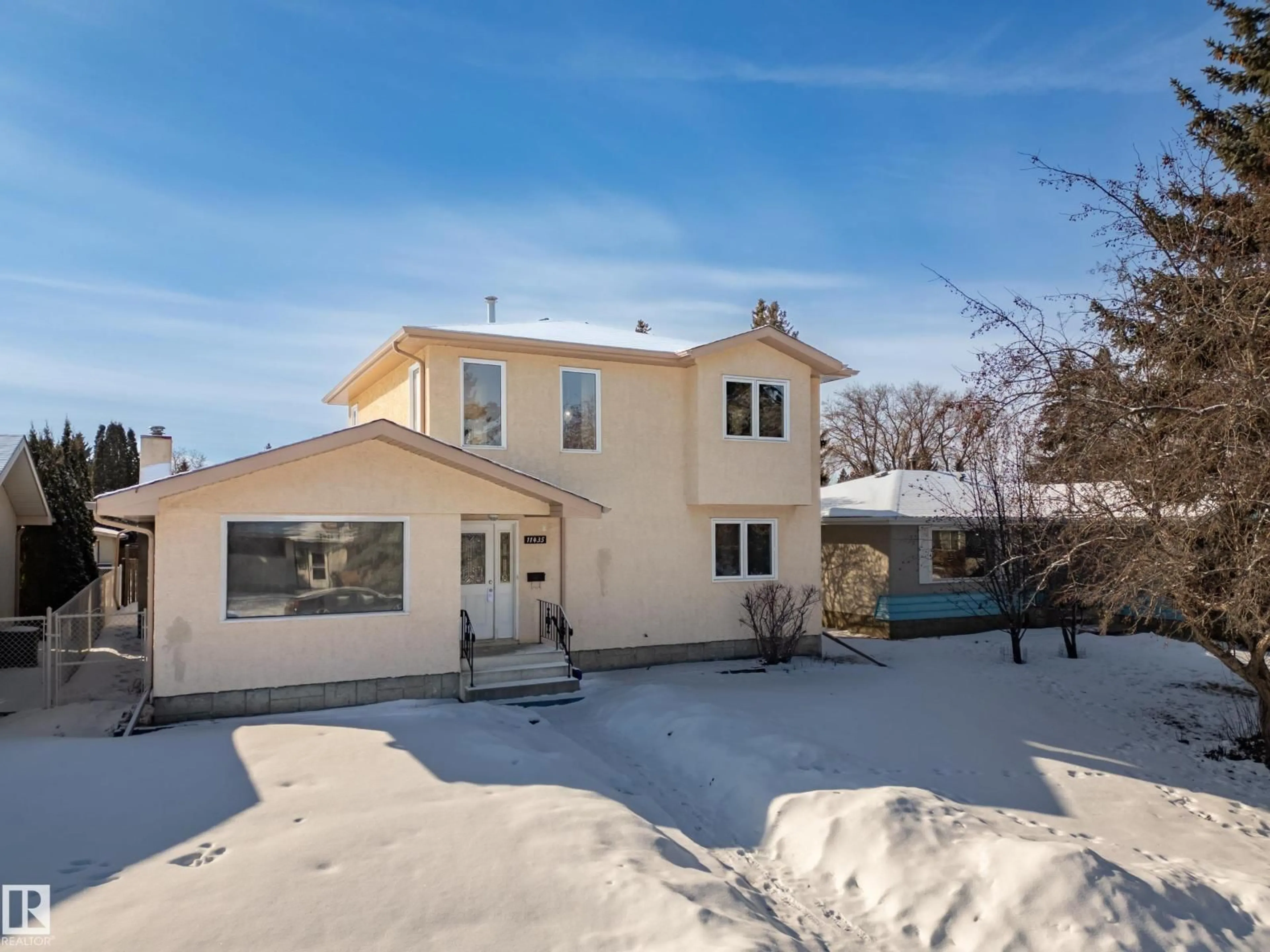 A pic from outside/outdoor area/front of a property/back of a property/a pic from drone, street for 11435 37A AV, Edmonton Alberta T6J0J6