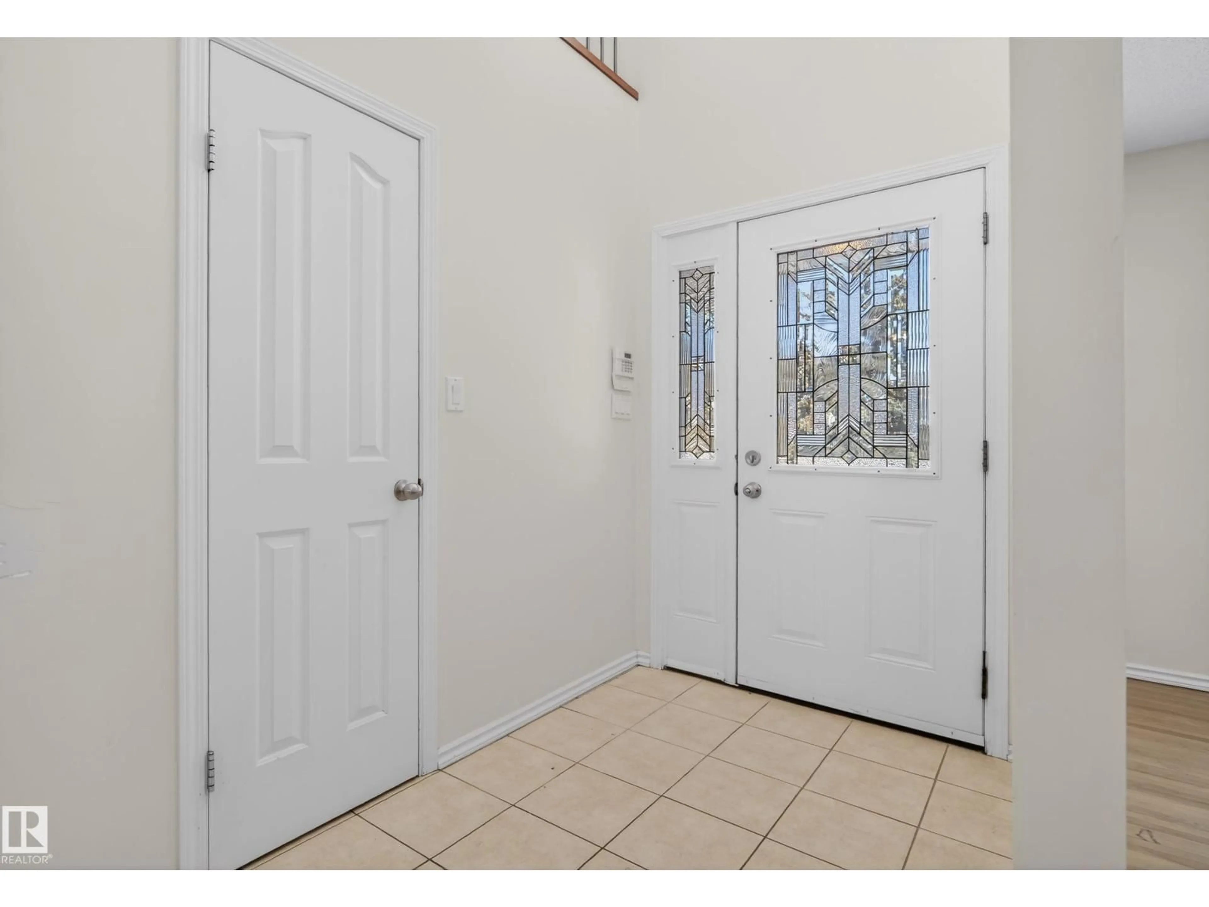 Indoor entryway for 11435 37A AV, Edmonton Alberta T6J0J6