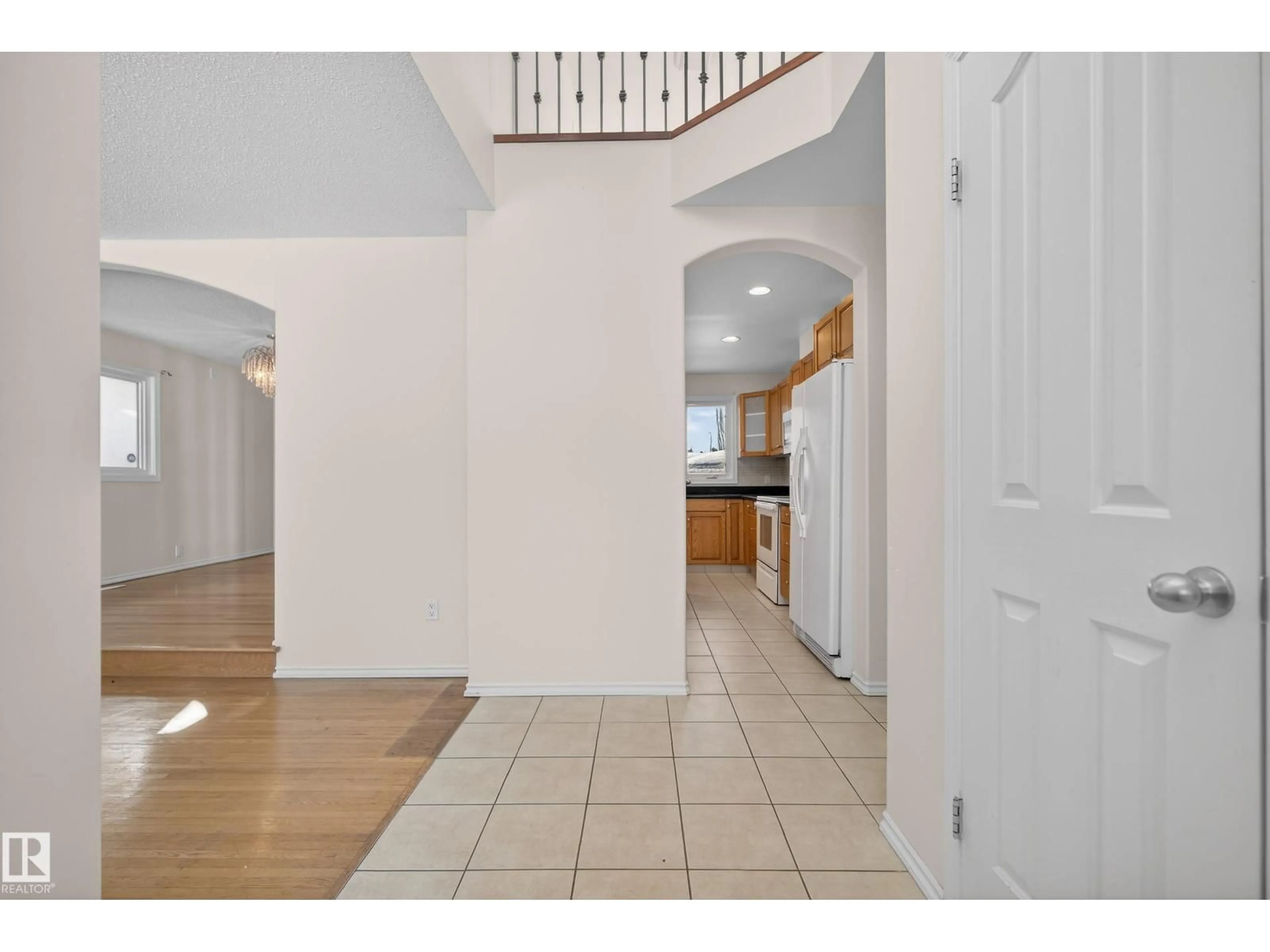 Indoor entryway for 11435 37A AV, Edmonton Alberta T6J0J6