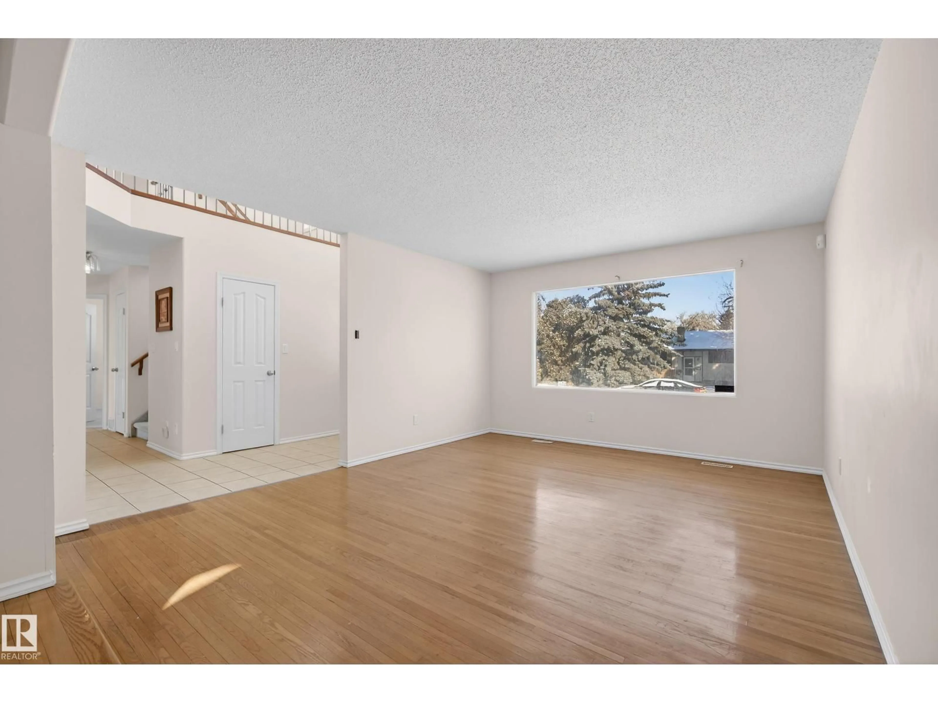 A pic of a room for 11435 37A AV, Edmonton Alberta T6J0J6
