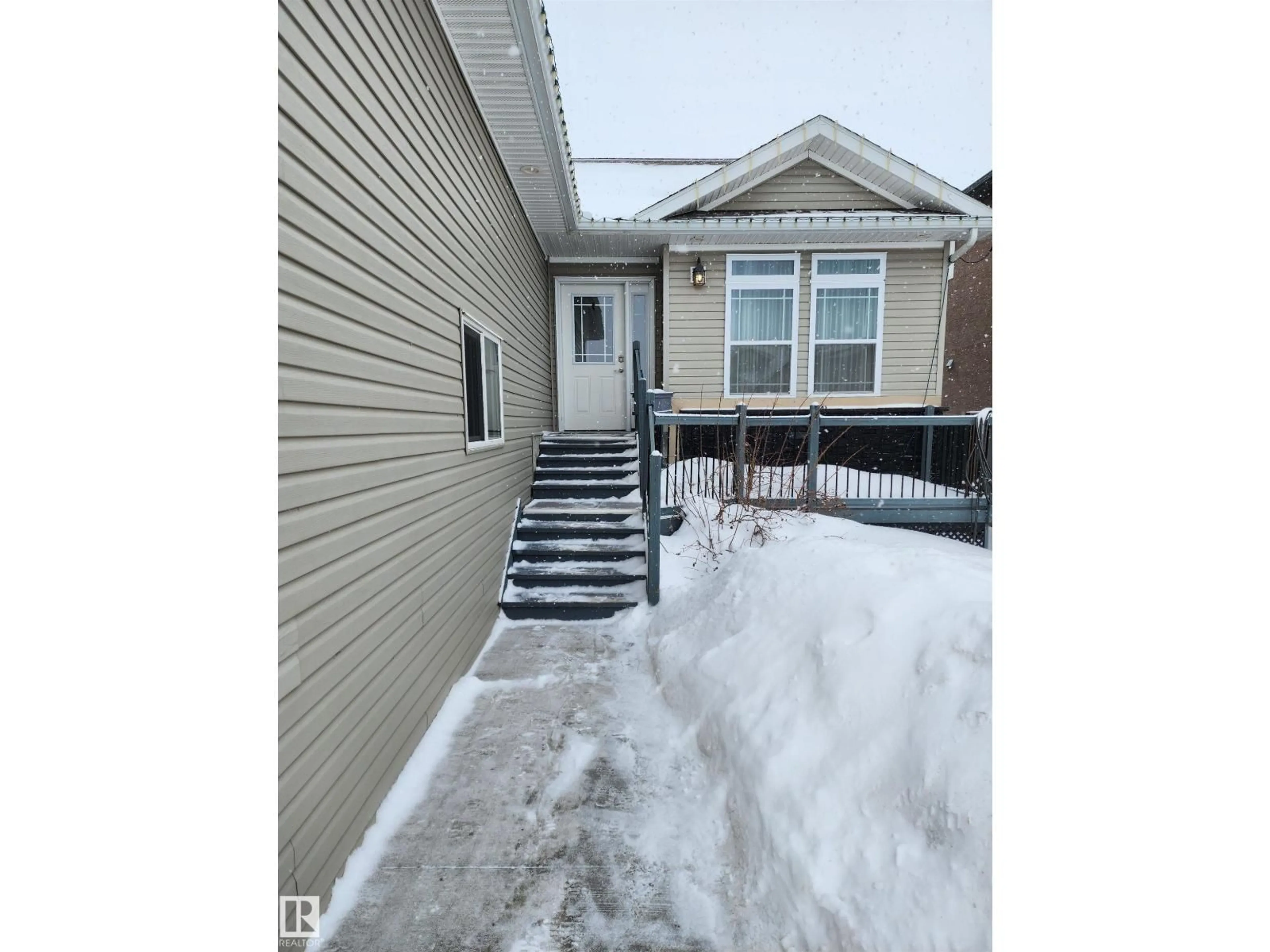 Unknown for 106 HOULE DR, Morinville Alberta T8R0E1