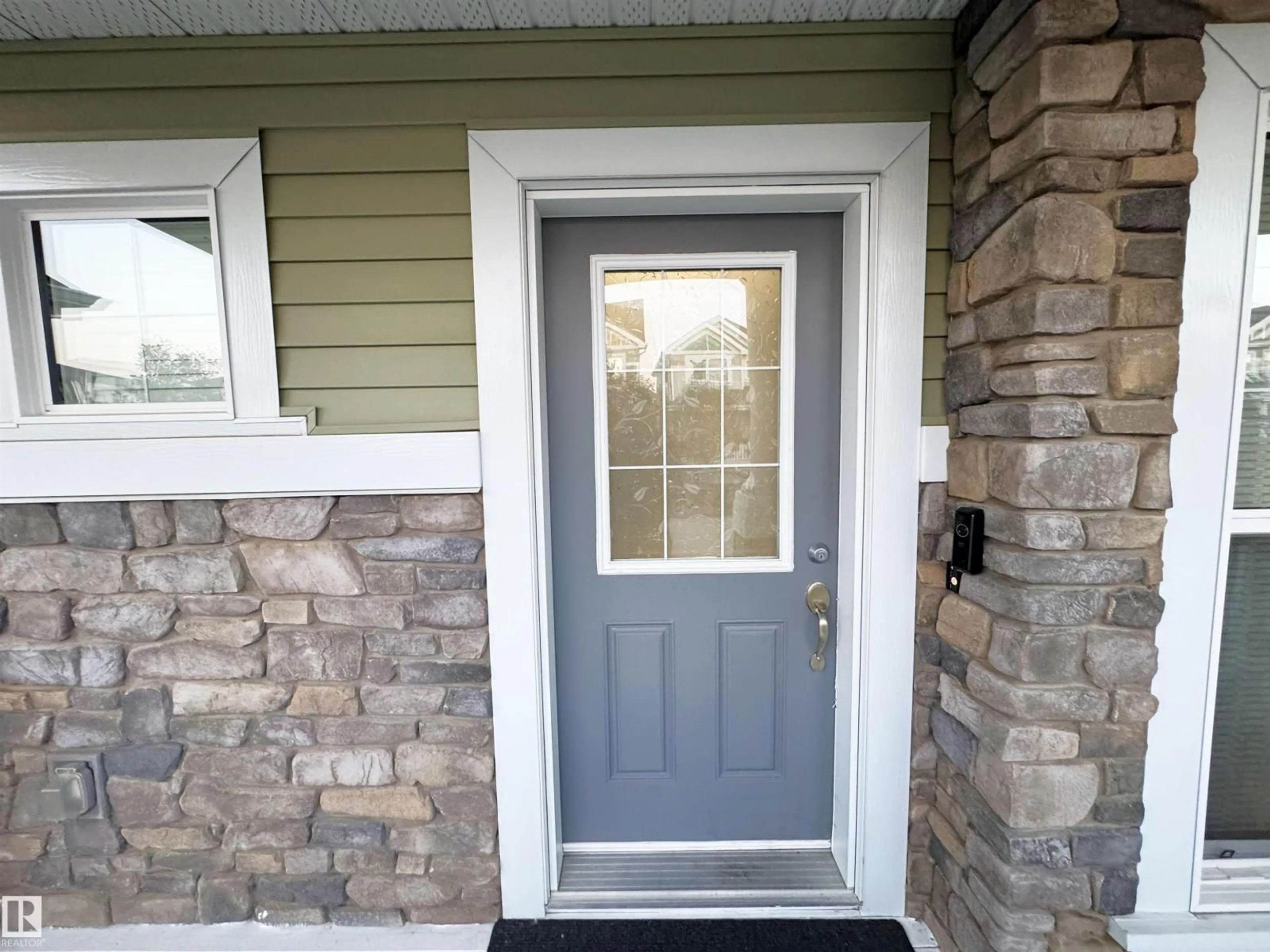 Indoor entryway for SW - 2336 70 ST, Edmonton Alberta T6X1Z2