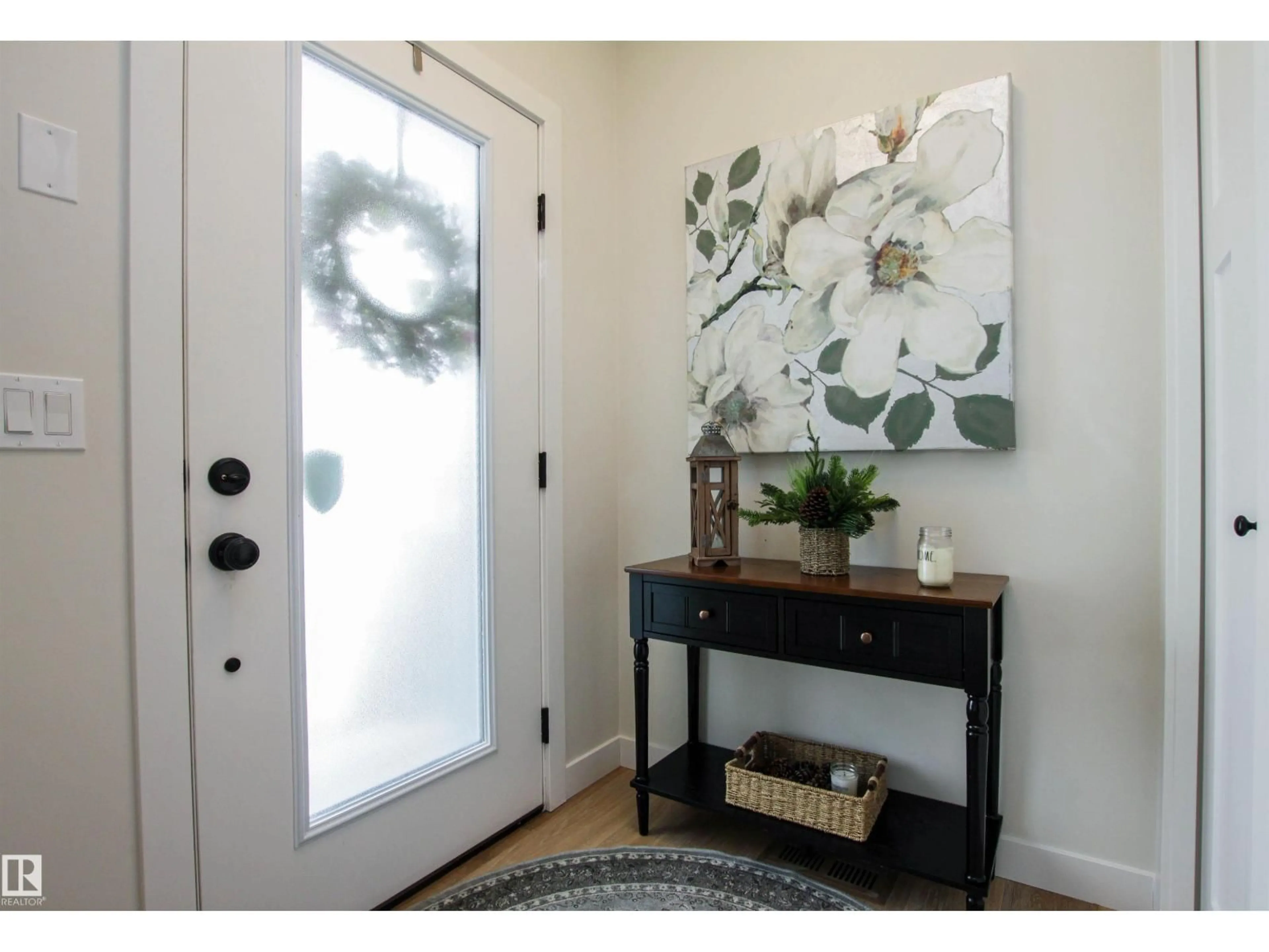 Indoor entryway for 7200 CARDINAL WY, Edmonton Alberta T6W2Y5