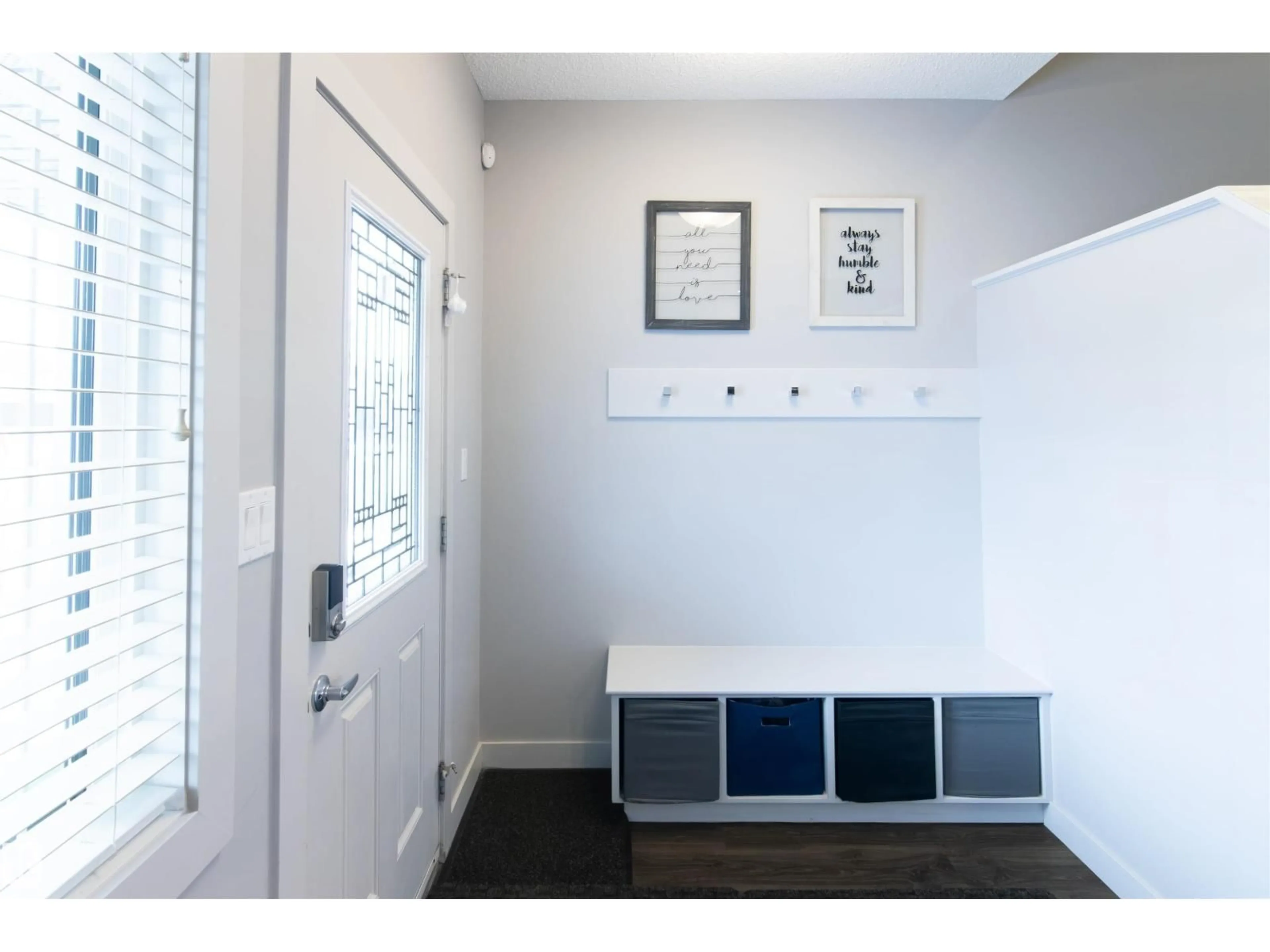 Indoor entryway for 888 CY BECKER DR, Edmonton Alberta T5Y3P3