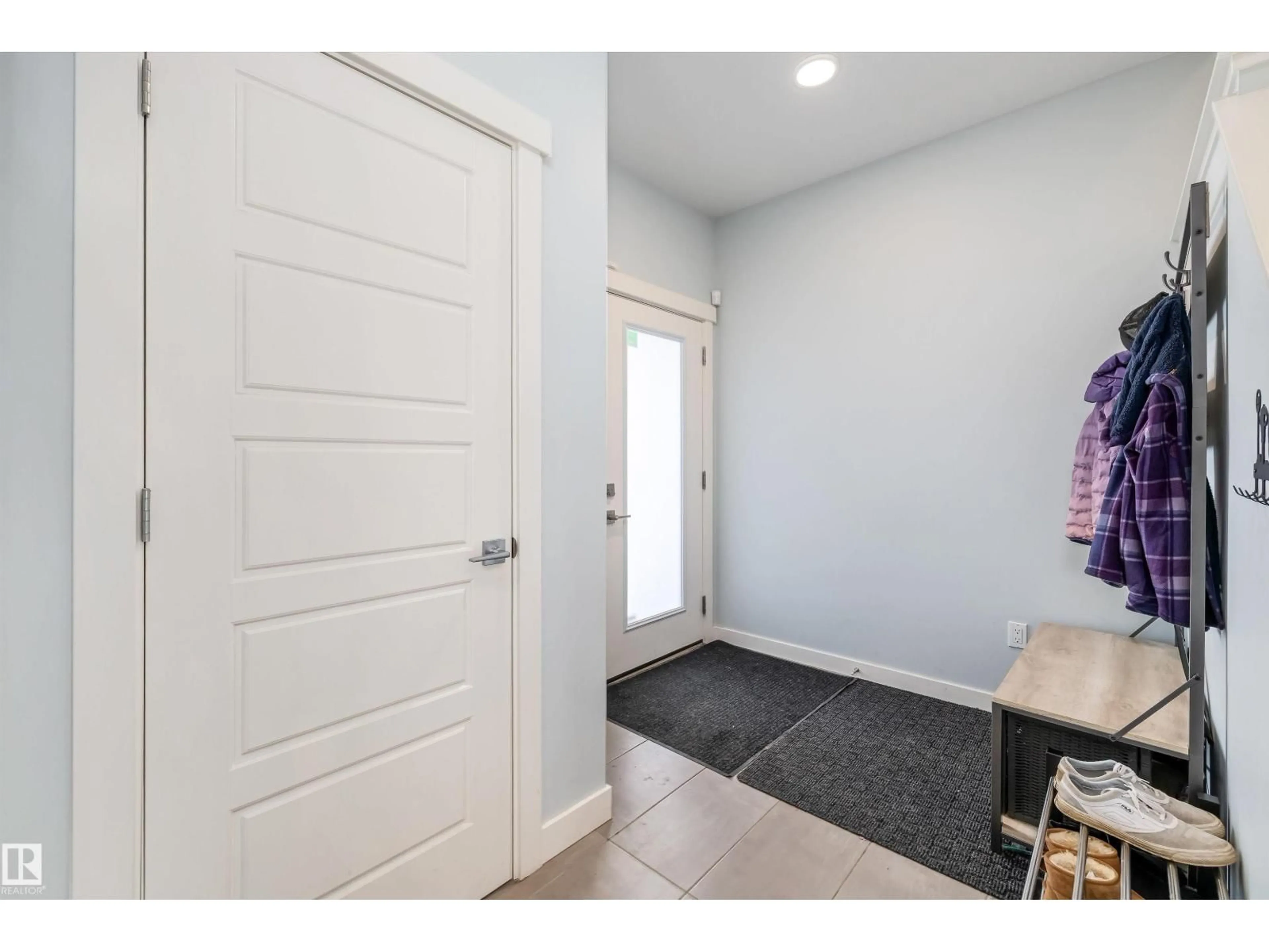 Indoor entryway for 2086 GRAYDON HILL CR, Edmonton Alberta T6W4C7