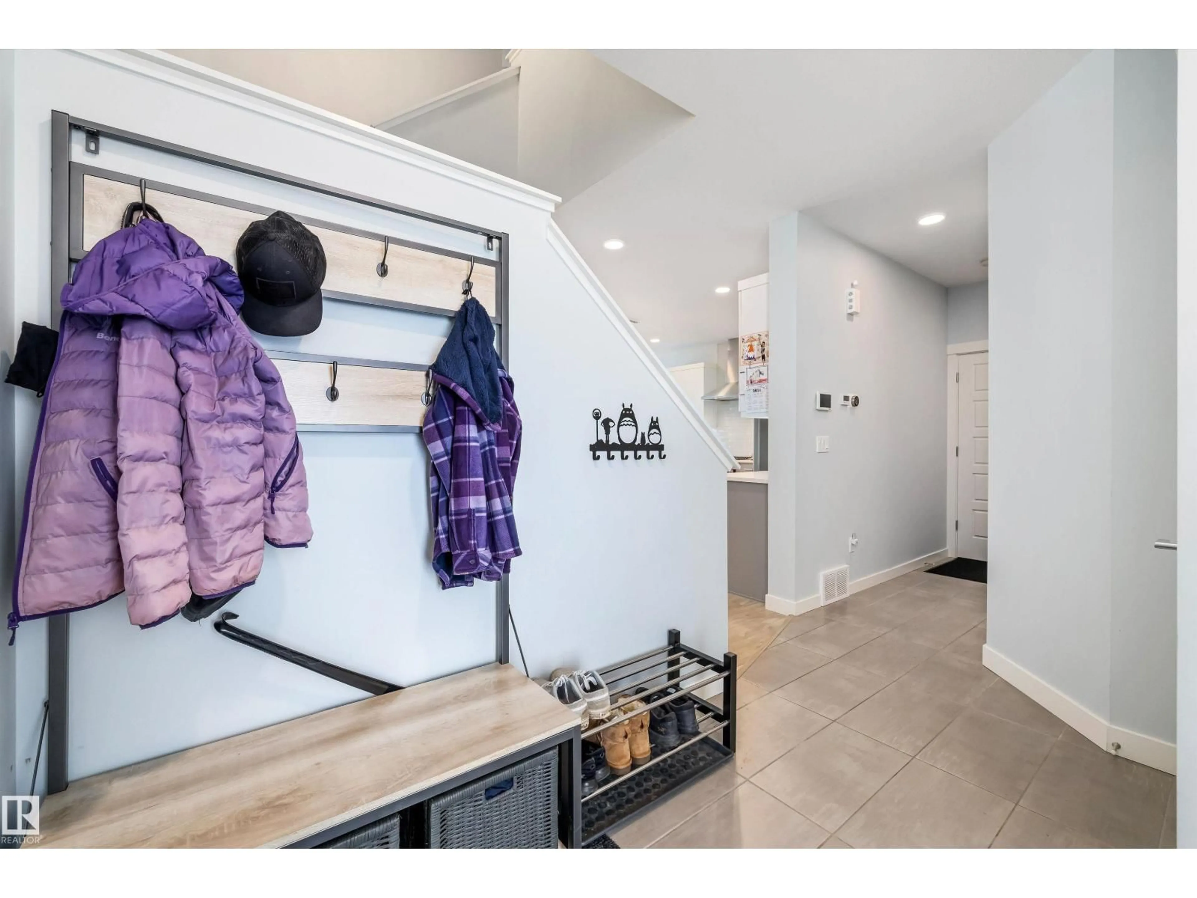 Indoor entryway for 2086 GRAYDON HILL CR, Edmonton Alberta T6W4C7