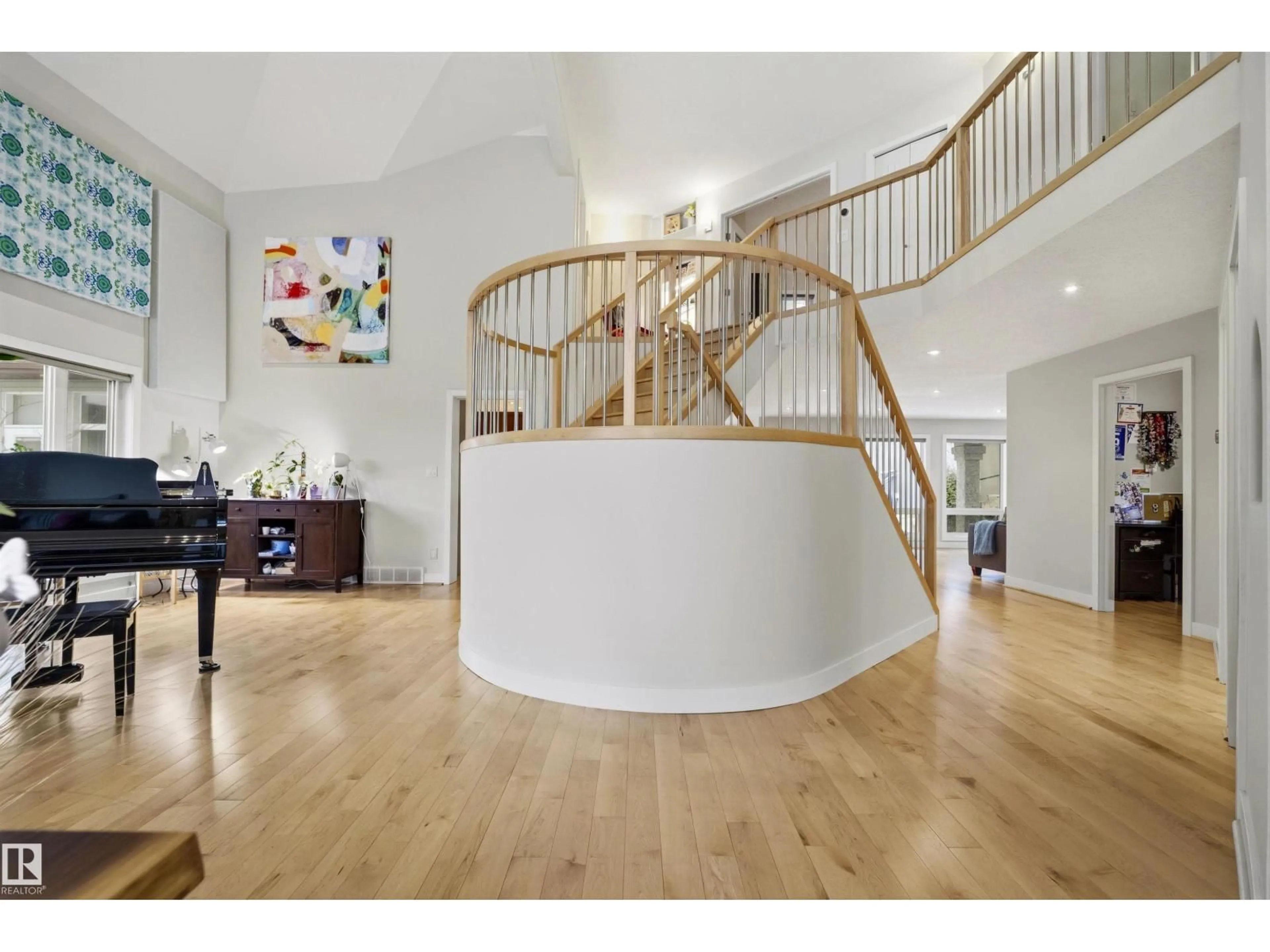 Indoor foyer for NW - 9324 95 ST, Edmonton Alberta T6C3X2