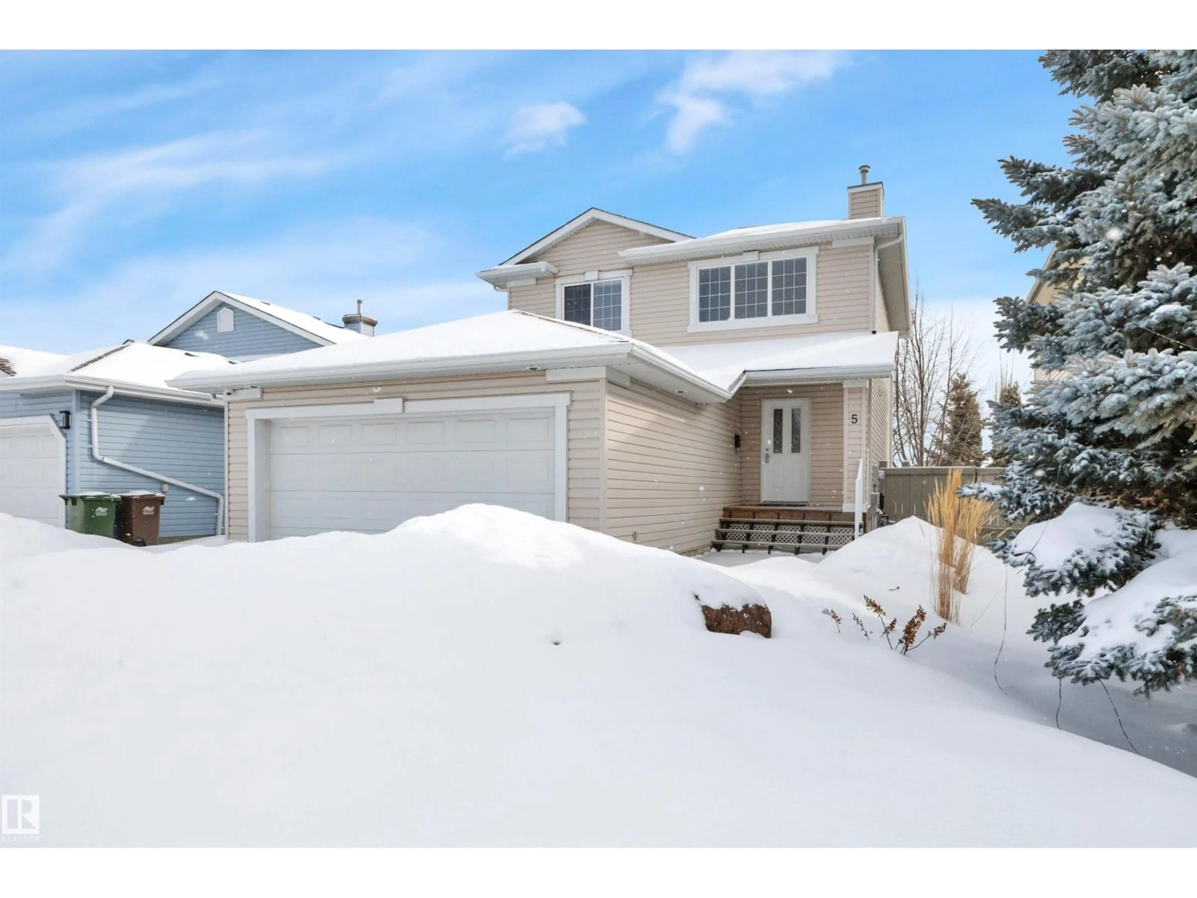 Home with vinyl exterior material, street for 5 ELBOW PL, St. Albert Alberta T8N6X3