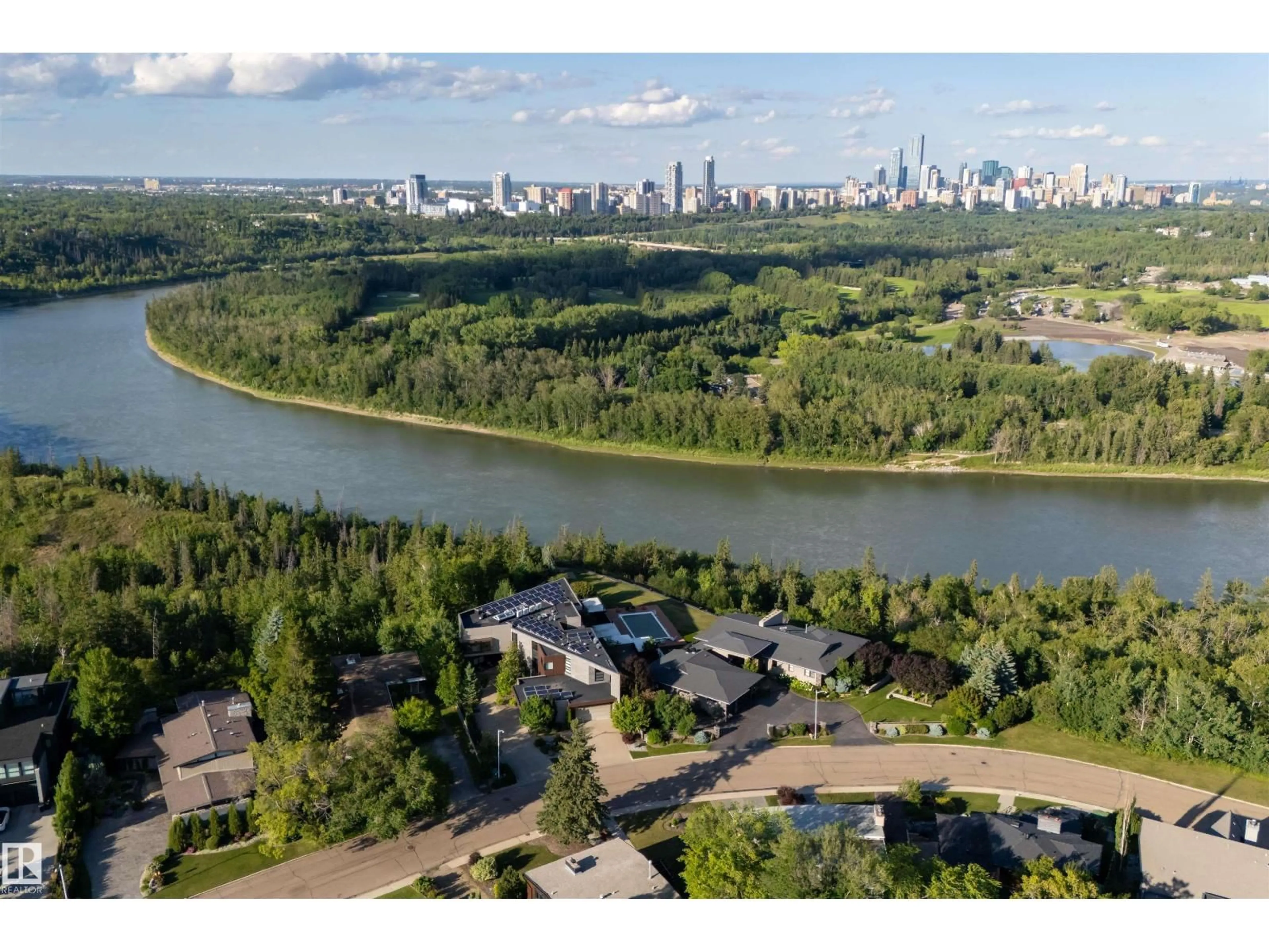 A pic from outside/outdoor area/front of a property/back of a property/a pic from drone, water/lake/river/ocean view for 13758 VALLEYVIEW DR, Edmonton Alberta T5R5T8