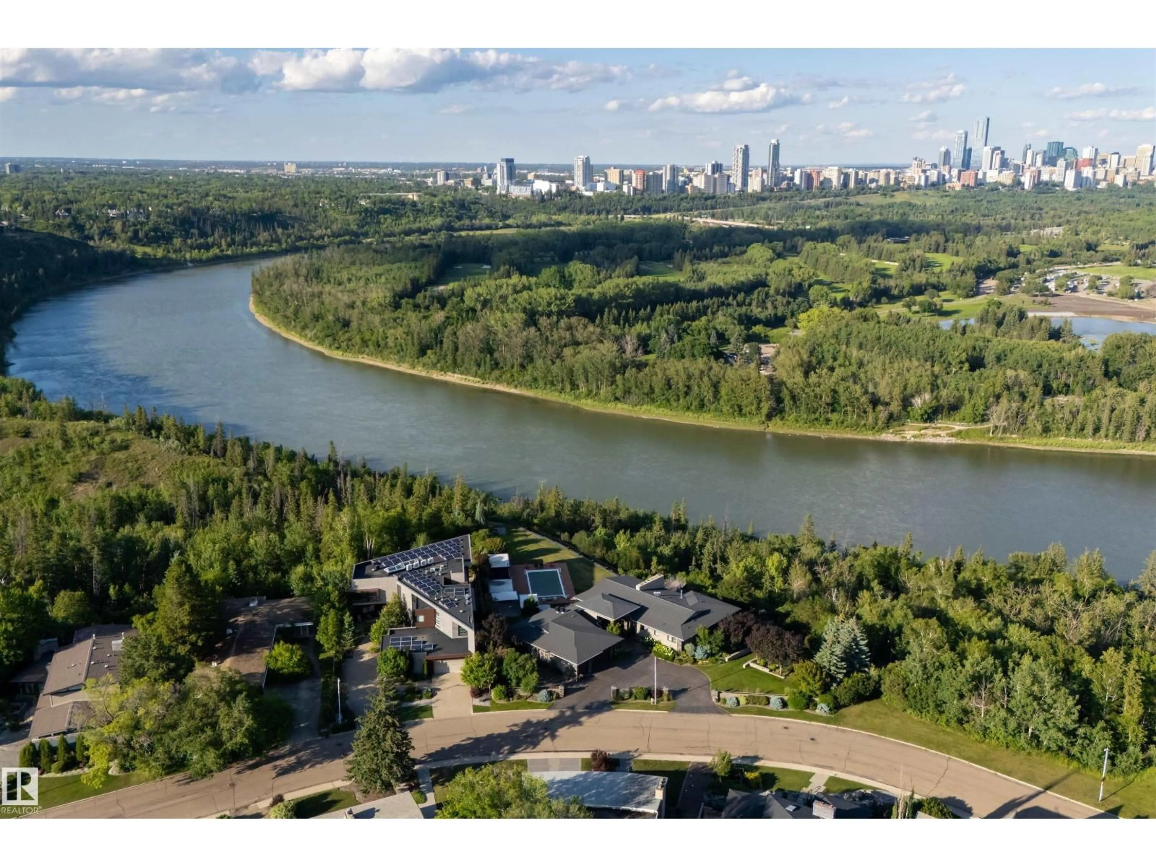 A pic from outside/outdoor area/front of a property/back of a property/a pic from drone, water/lake/river/ocean view for 13758 VALLEYVIEW DR, Edmonton Alberta T5R5T8