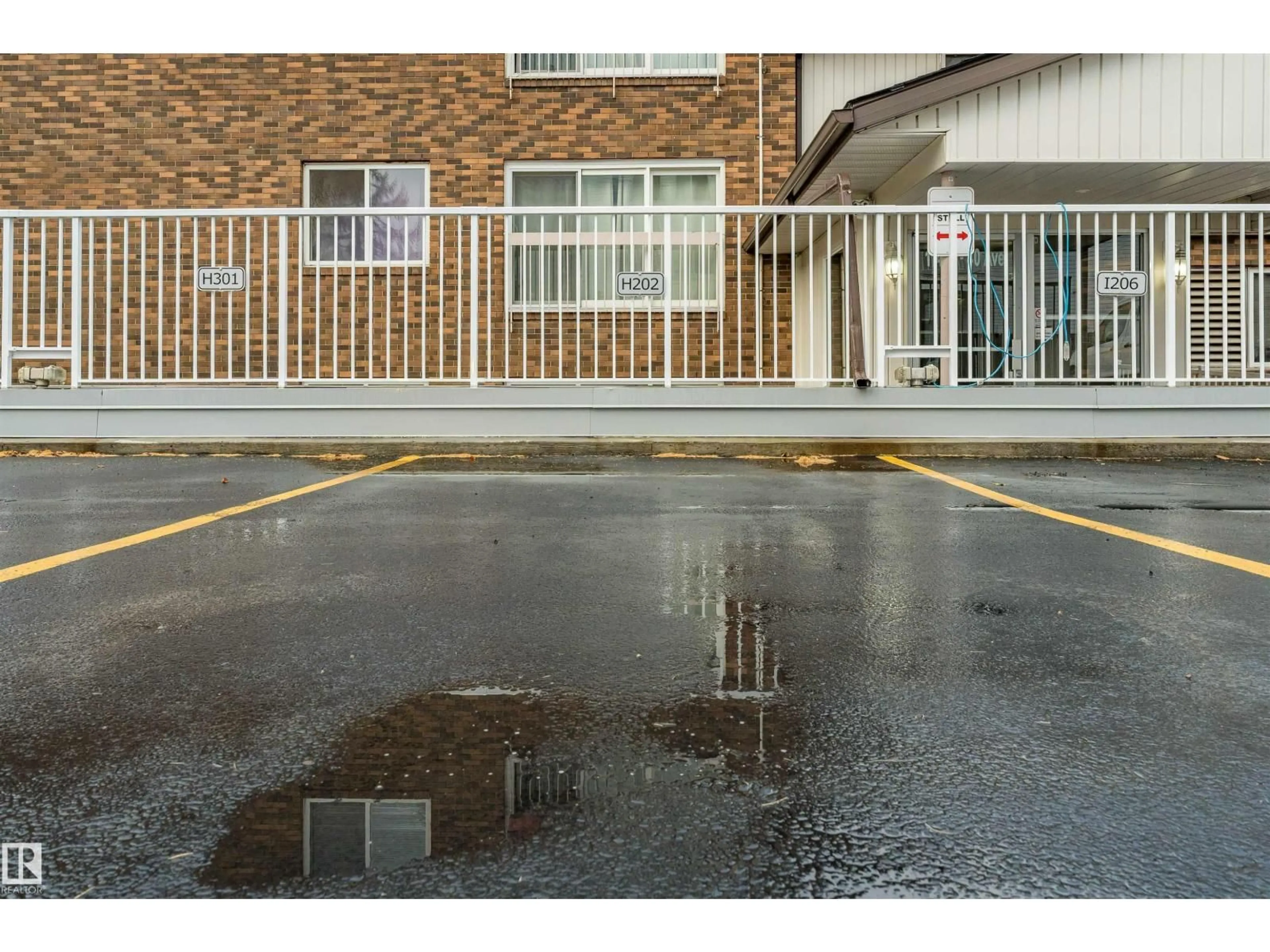 Unknown for 202 - 11450 40 AV NW, Edmonton Alberta T6J0R5