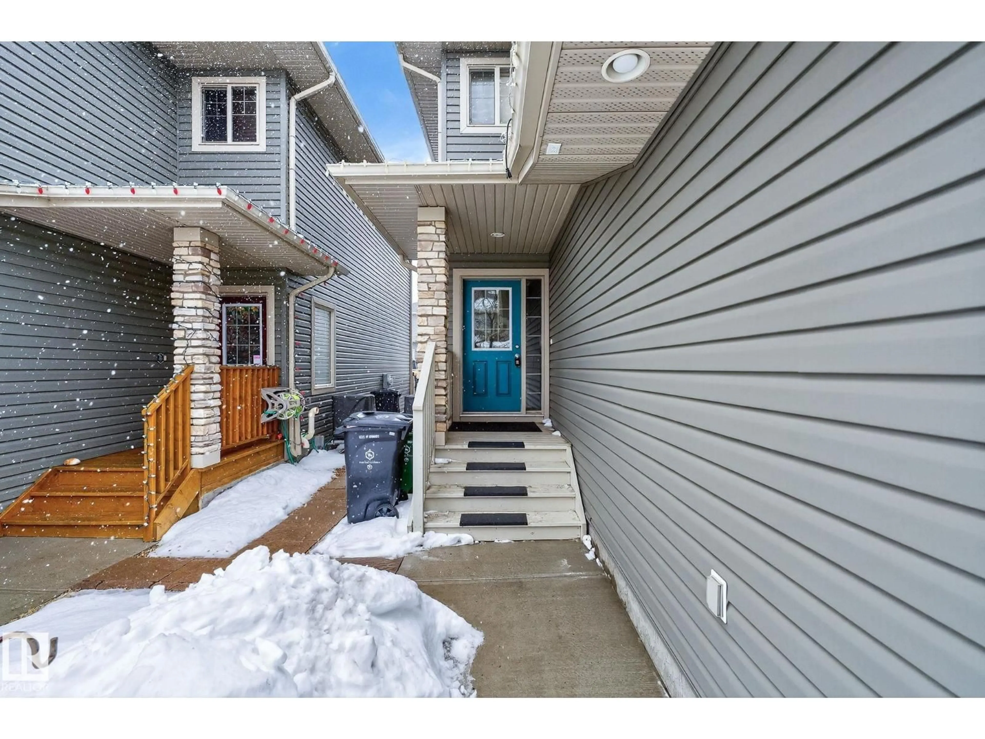 Indoor entryway for 8602 - 92 SOUTHFORT BV, Fort Saskatchewan Alberta T8L0J8