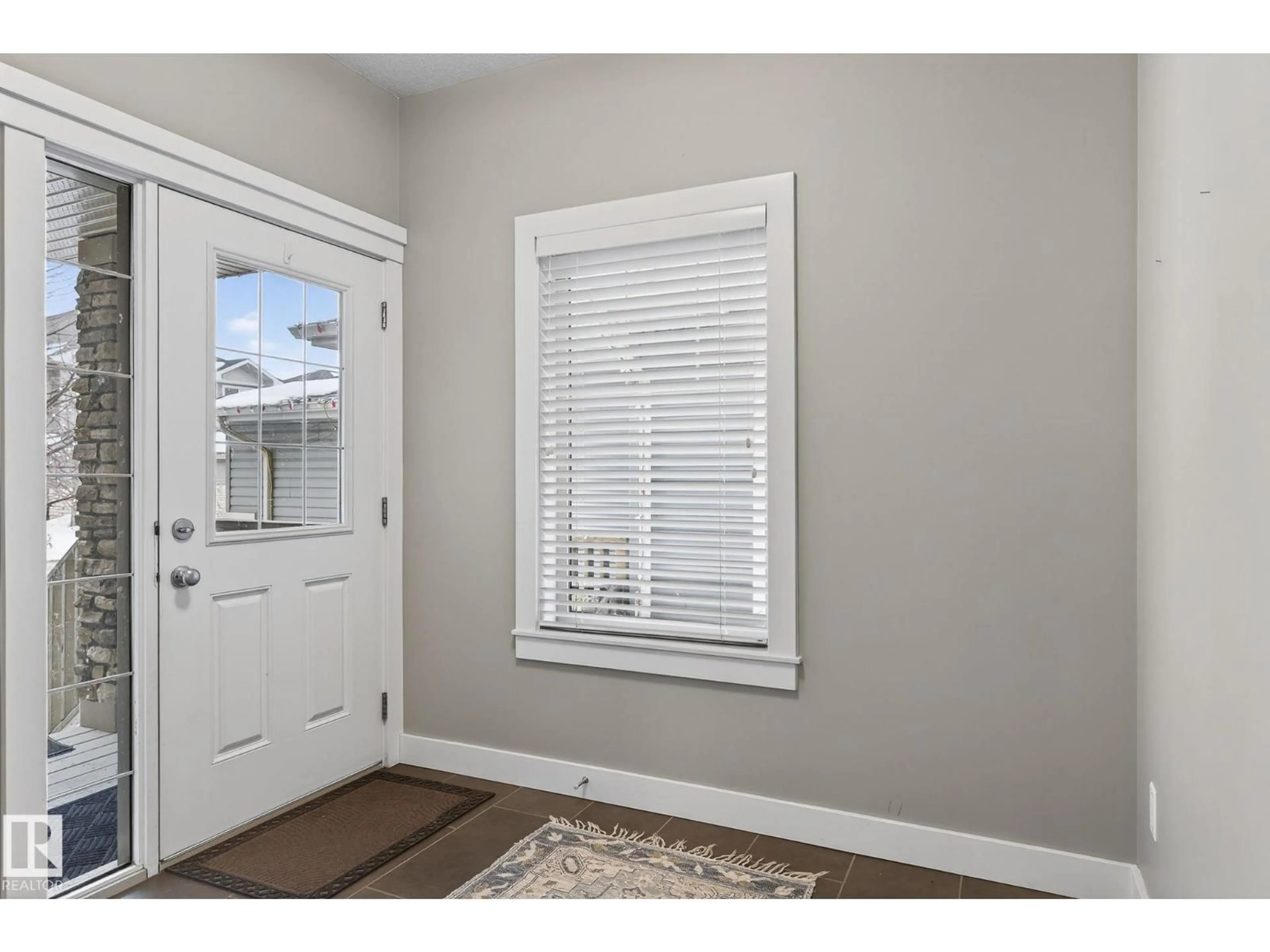 Indoor entryway for 8602 - 92 SOUTHFORT BV, Fort Saskatchewan Alberta T8L0J8