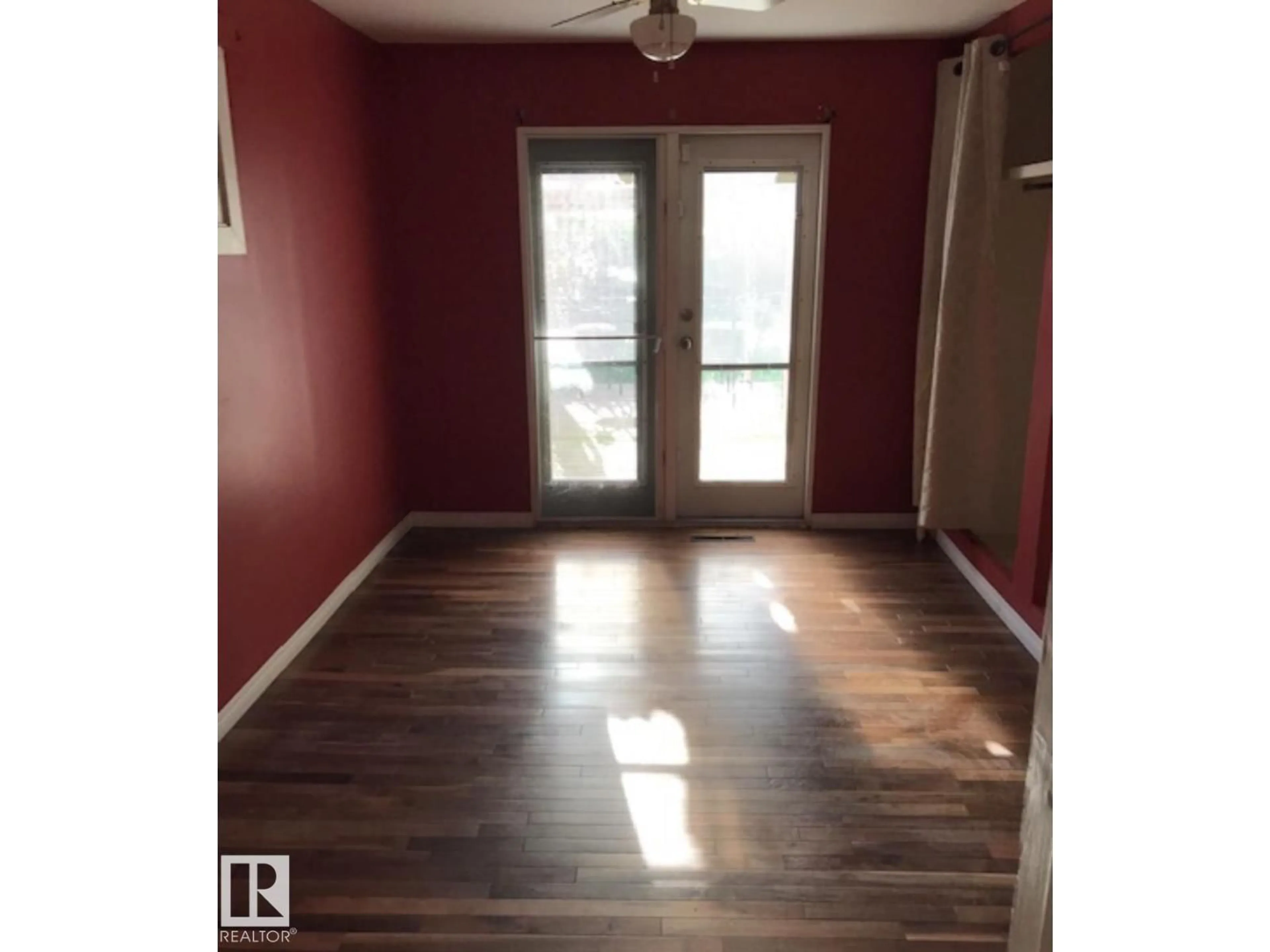 Indoor entryway for 5231 46 ST, Camrose Alberta T4V1H4