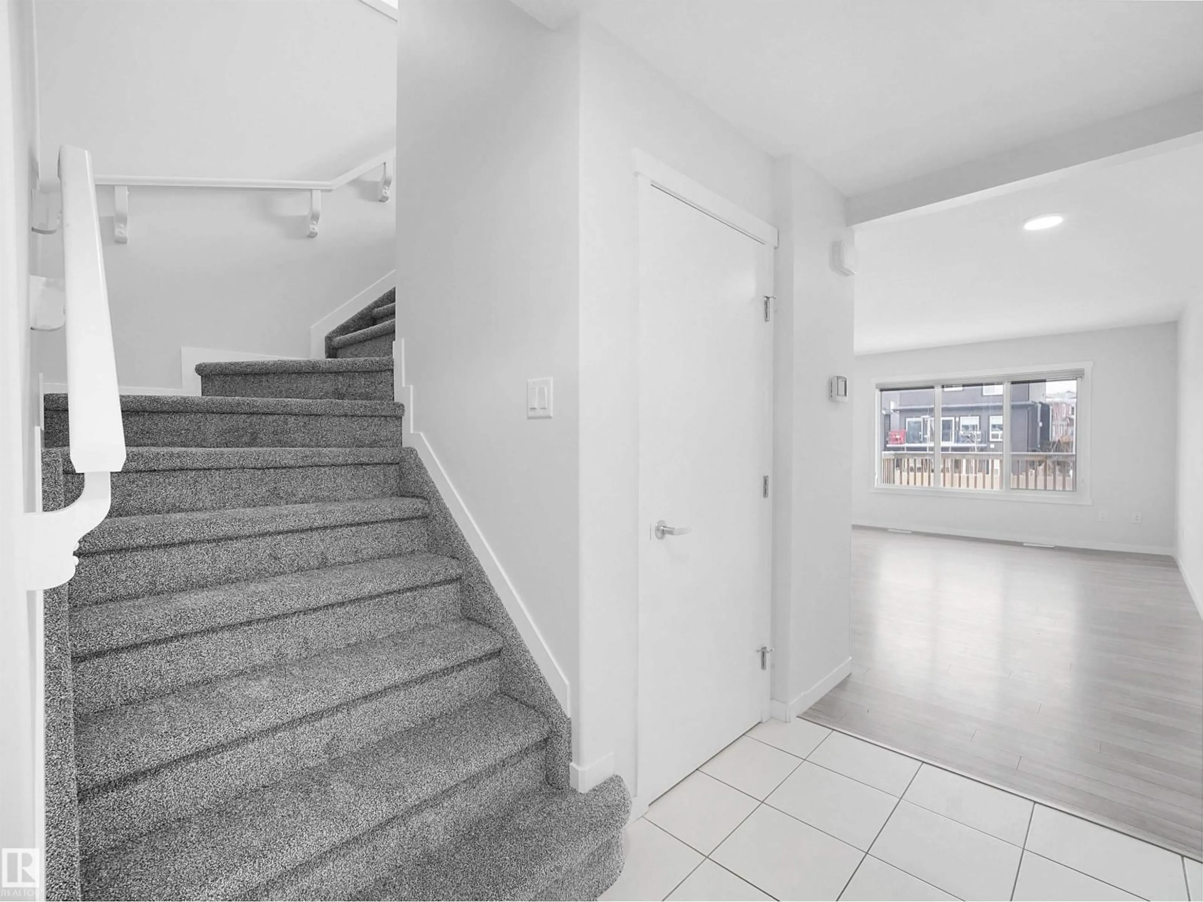 Indoor foyer for SW - 3746 WEIDLE CR, Edmonton Alberta T6E5A6