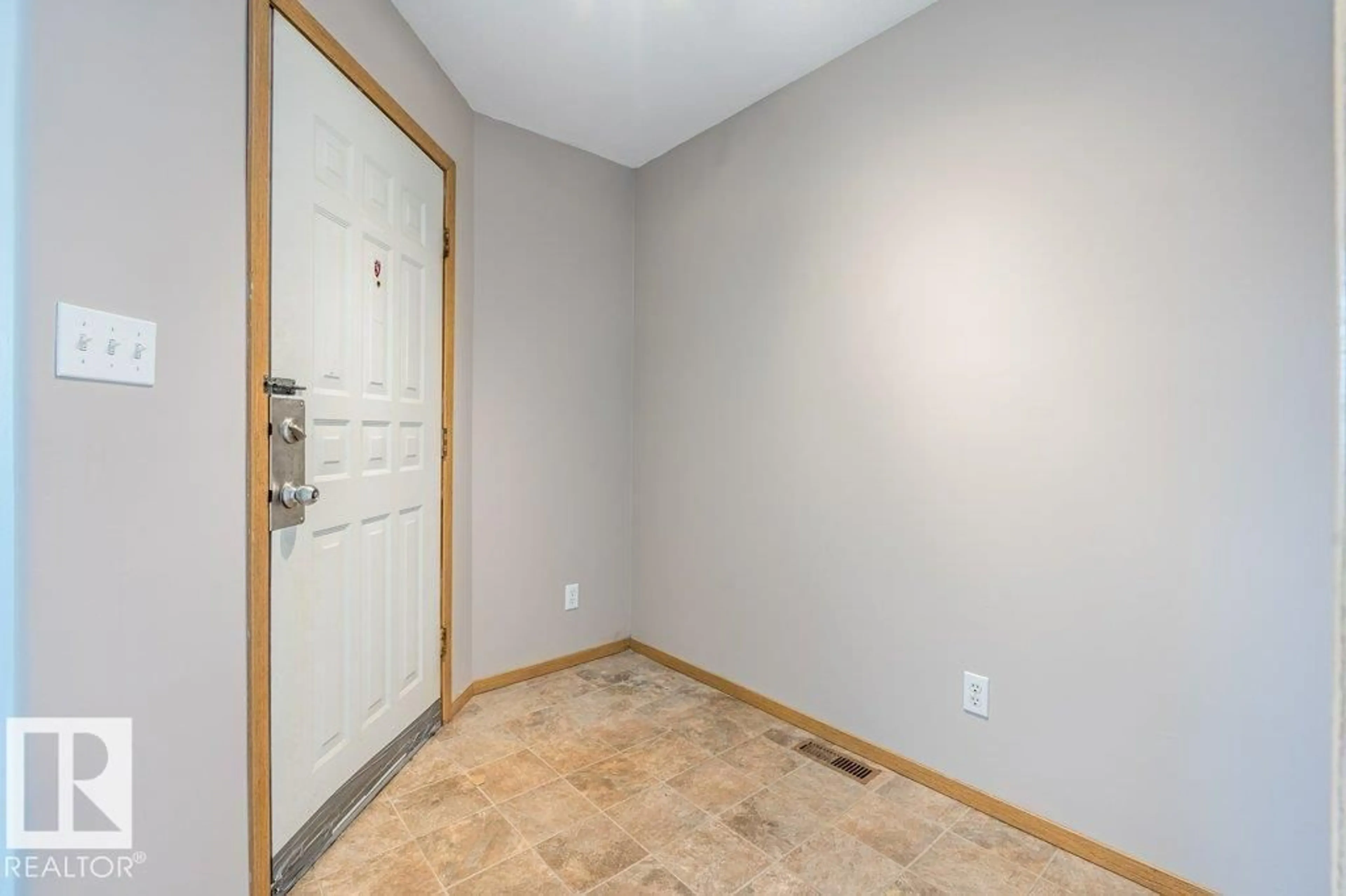 Indoor entryway for 4827 54 AV, Wetaskiwin Alberta T9A3P9