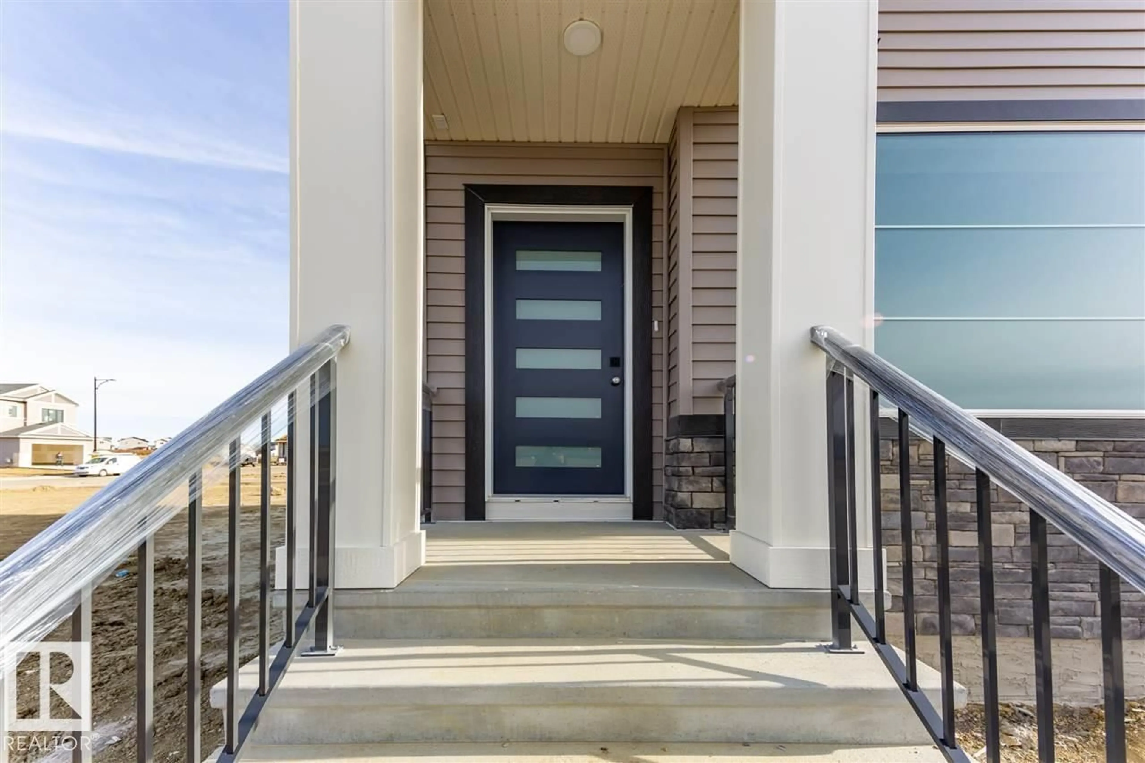 Indoor entryway for 201 CALEDONIA DR, Leduc Alberta T9E1M2