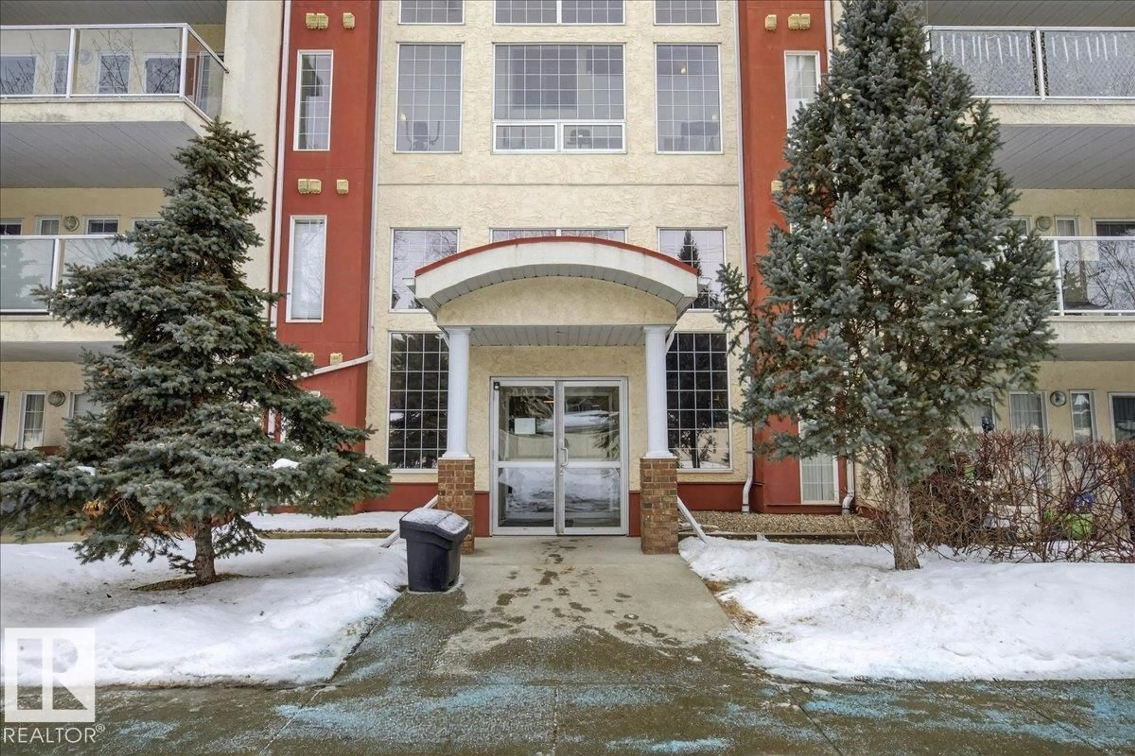 Indoor foyer for #208 - 12110 106 AV, Edmonton Alberta T5M4R9