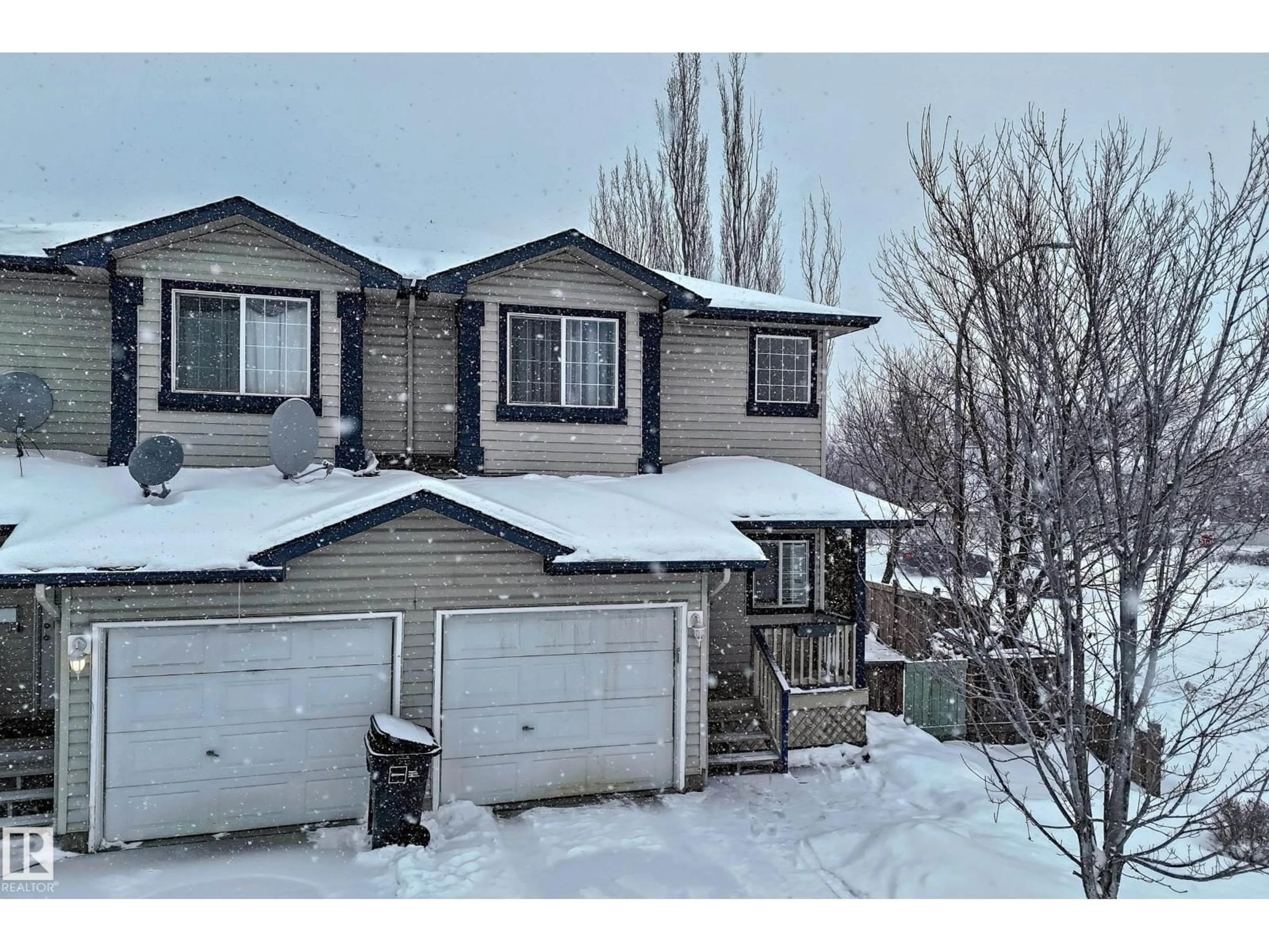 A pic from outside/outdoor area/front of a property/back of a property/a pic from drone, street for NW - 404 HUDSON CO, Edmonton Alberta T6V1S7