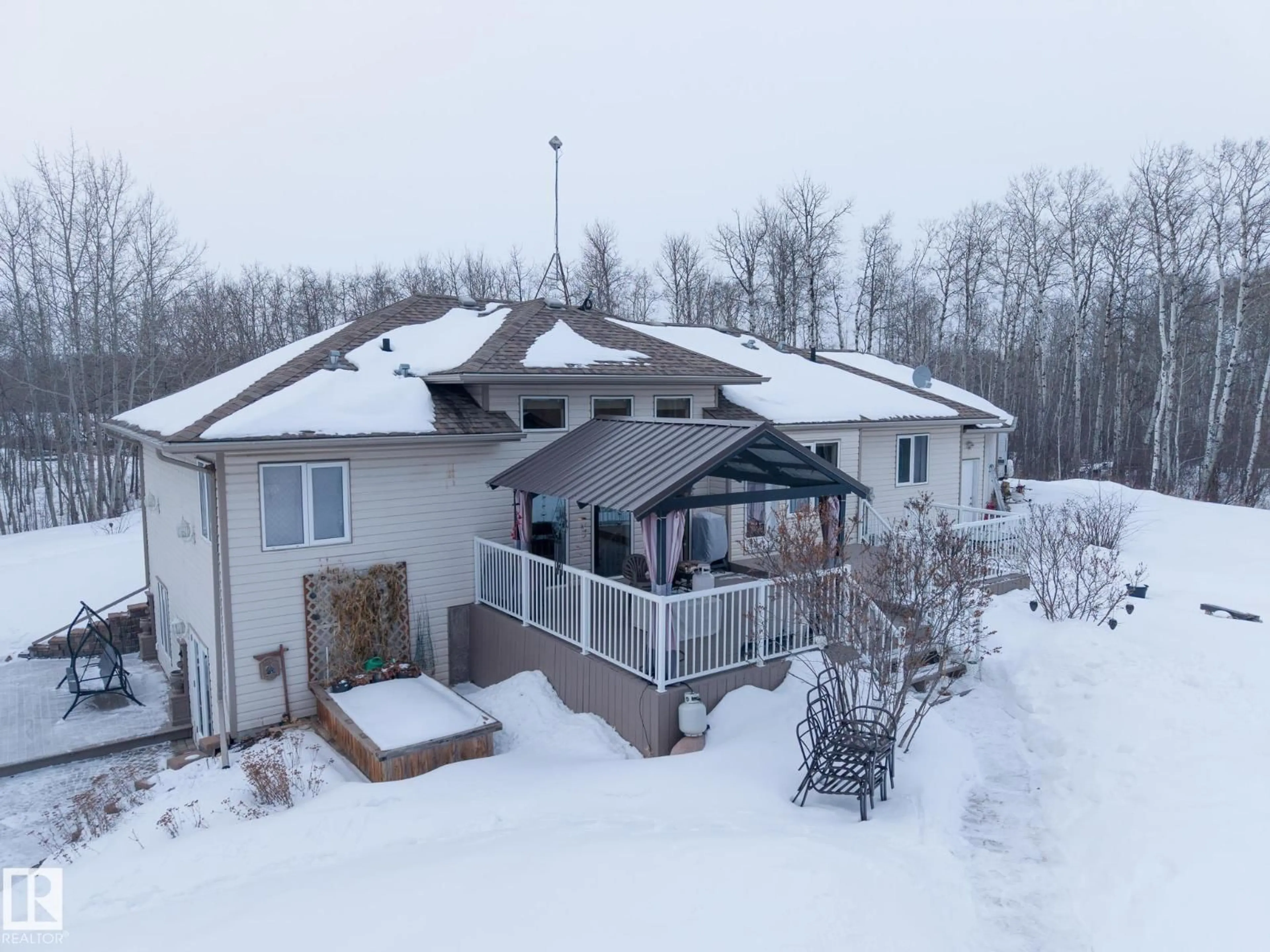 A pic from outside/outdoor area/front of a property/back of a property/a pic from drone, unknown for 50431 RGE RD, Rural Leduc County Alberta T0B3M2