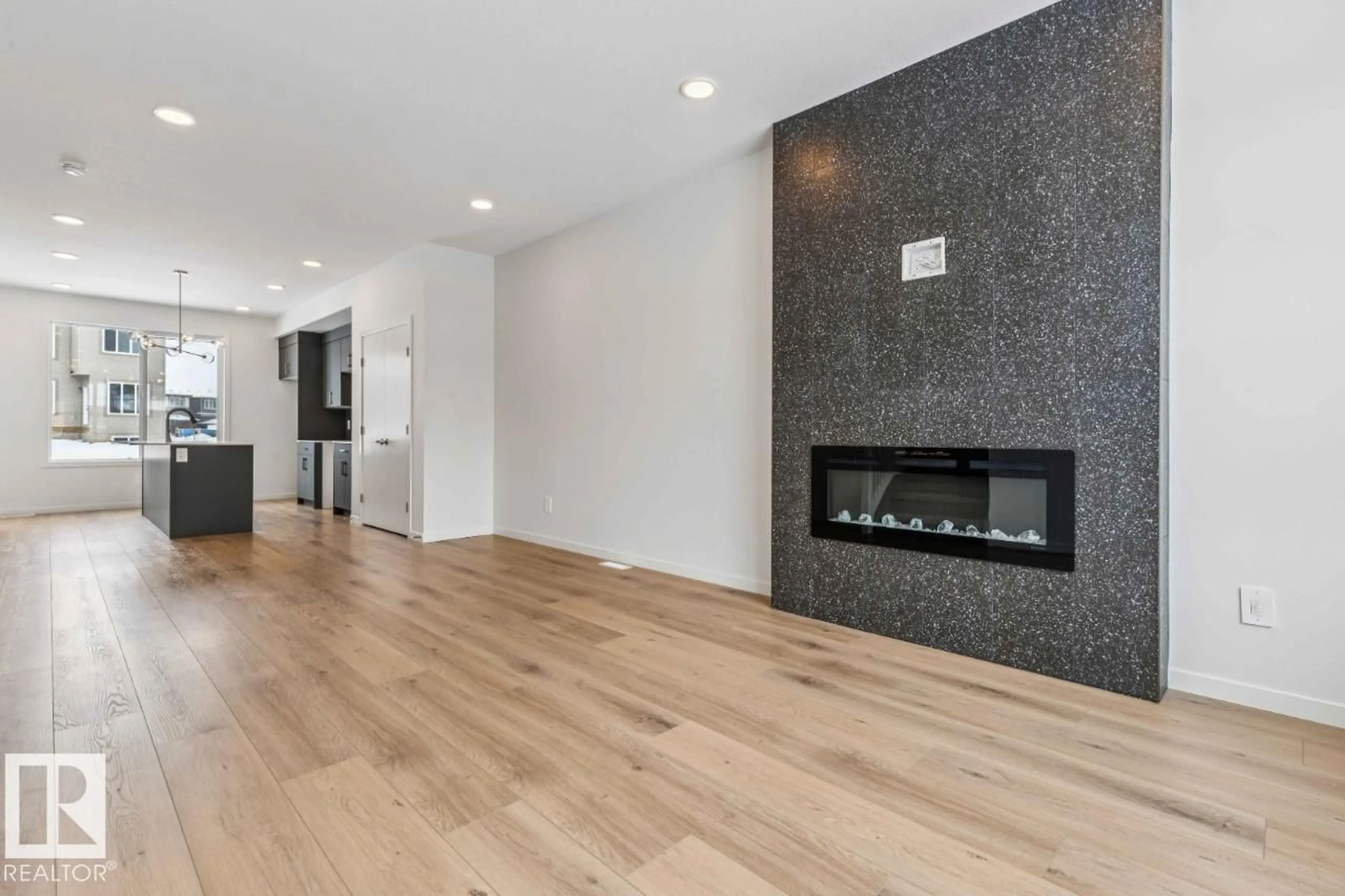 Unknown for NW - 8120 228 ST, Edmonton Alberta T5T4N5