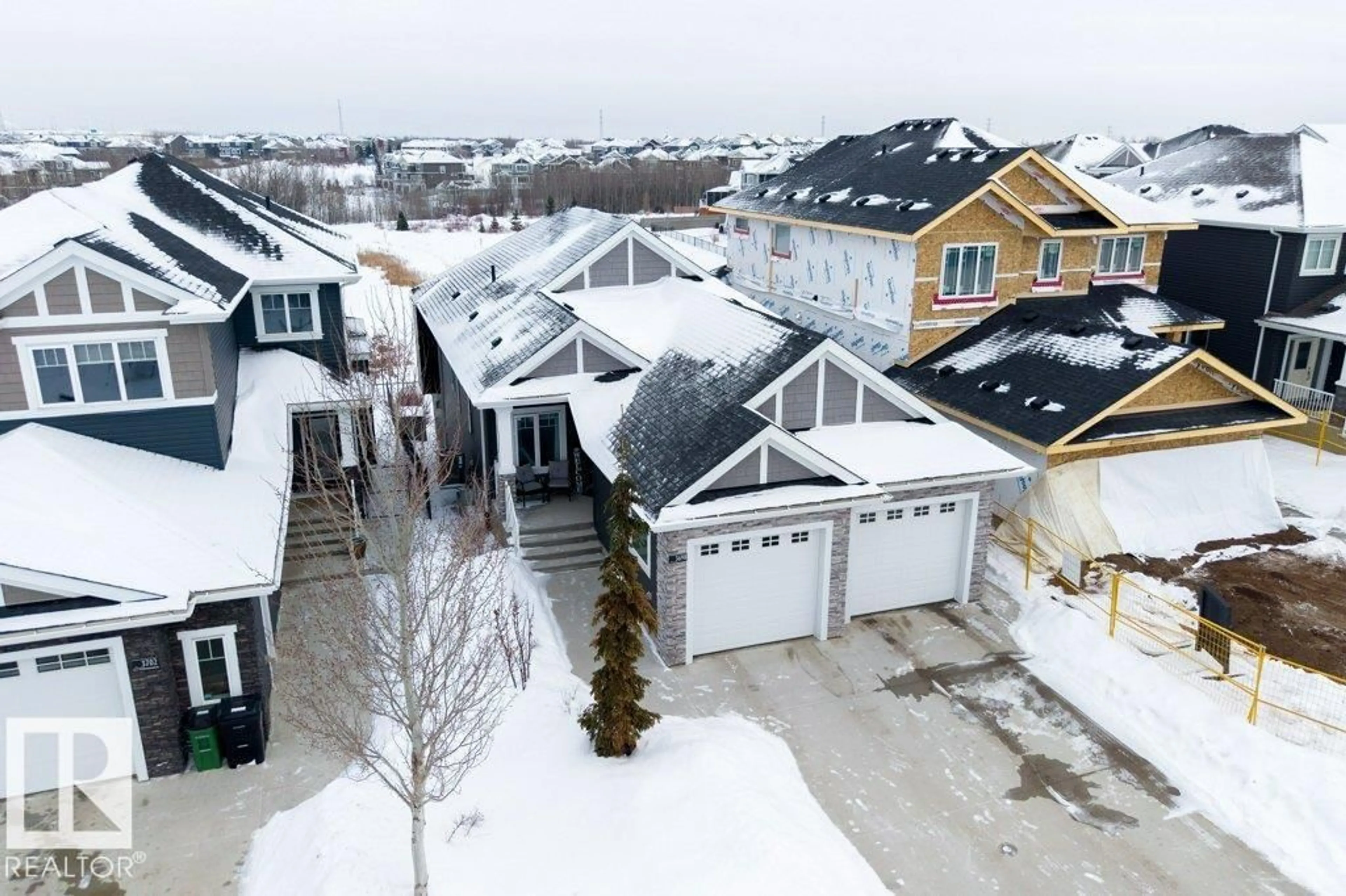 A pic from outside/outdoor area/front of a property/back of a property/a pic from drone, street for 3698 HUMMINGBIRD WY, Edmonton Alberta T5S0L1