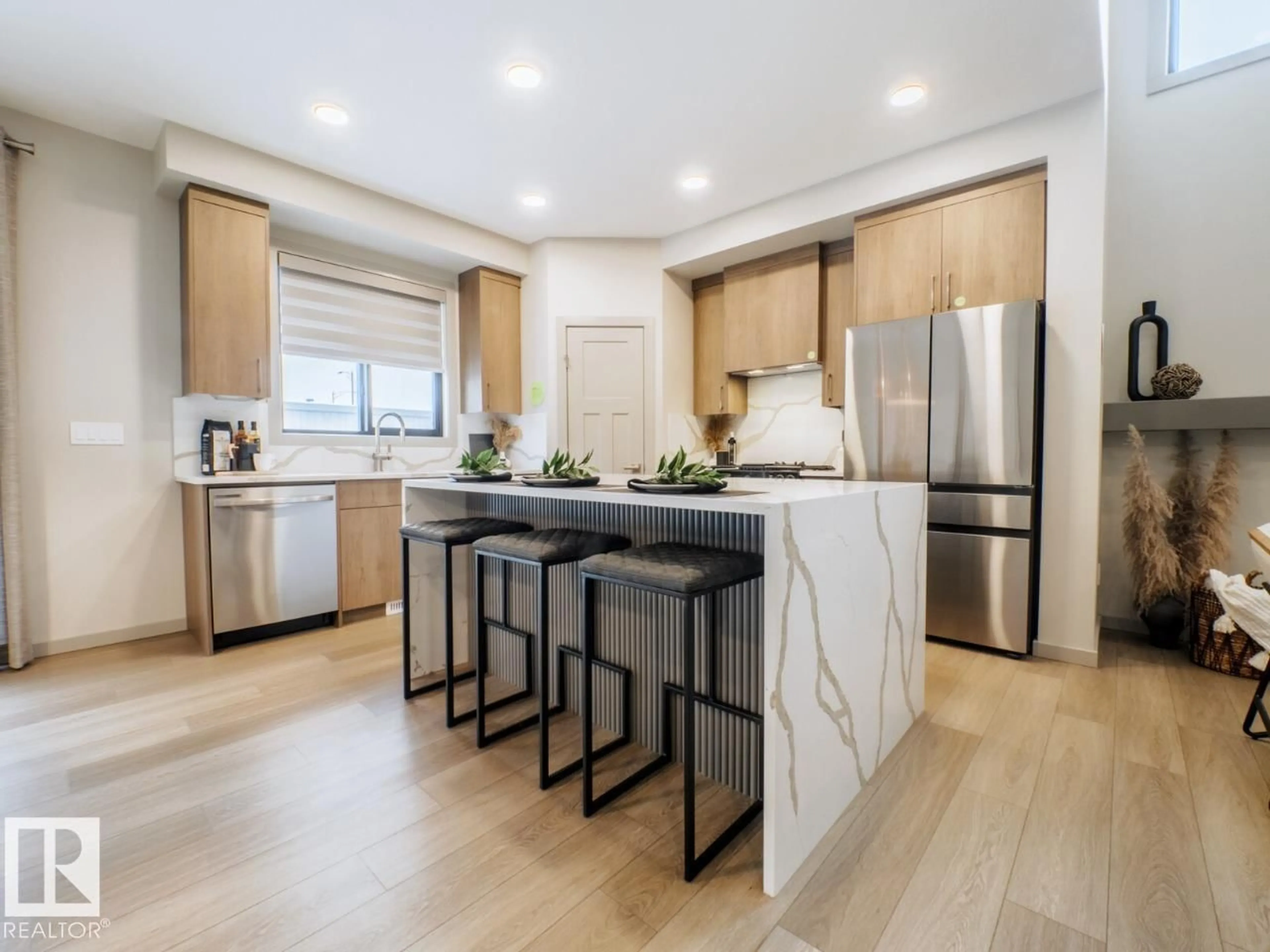 Contemporary kitchen, ceramic/tile floor for 7005 KIVIAQ CR, Edmonton Alberta T6W1A5