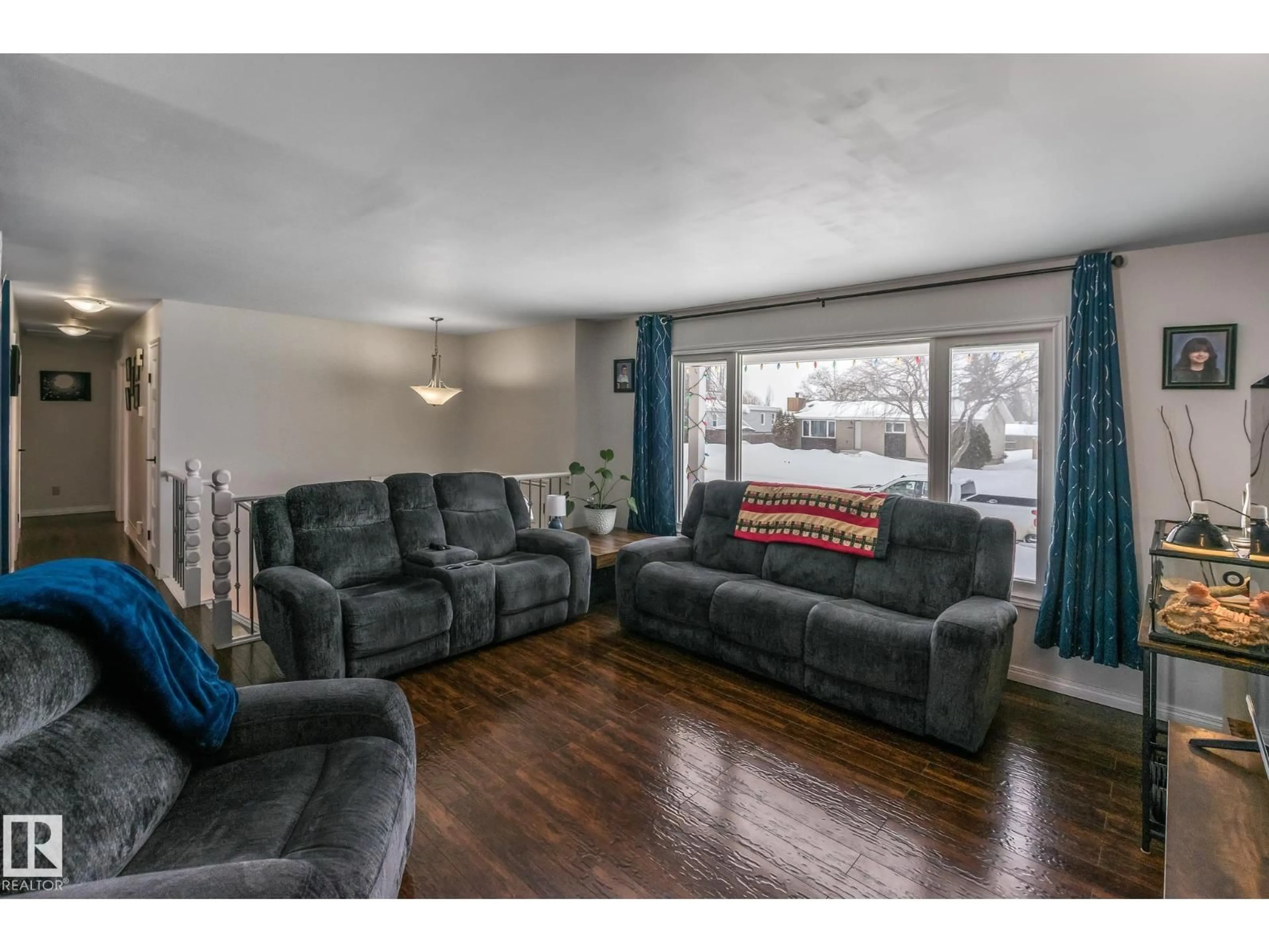 Living room with furniture, wood/laminate floor for 4403 44 AV, Bonnyville Town Alberta T9N1X1