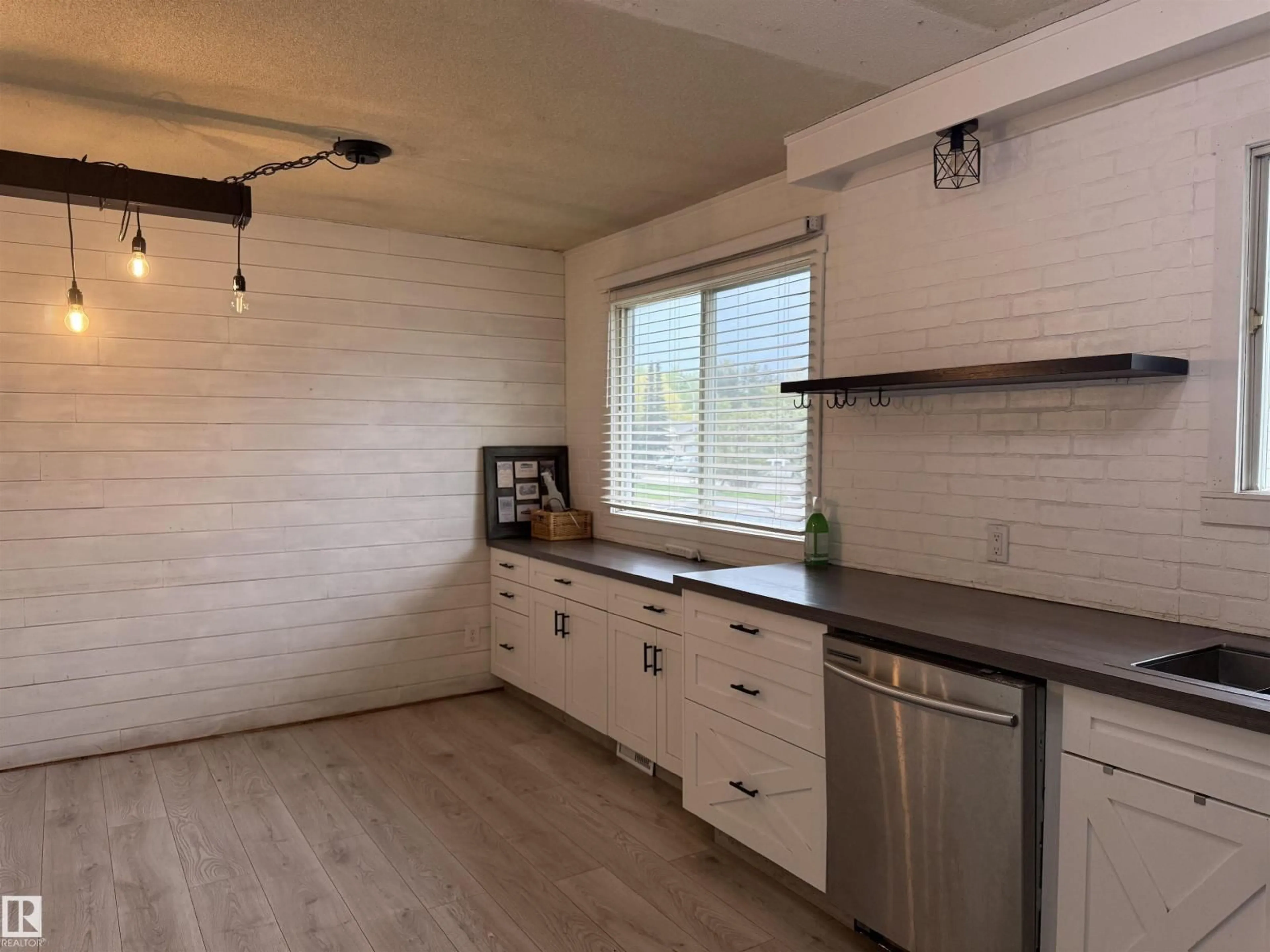 Standard kitchen, unknown for 5509 49 ST, Drayton Valley Alberta T7A1A3