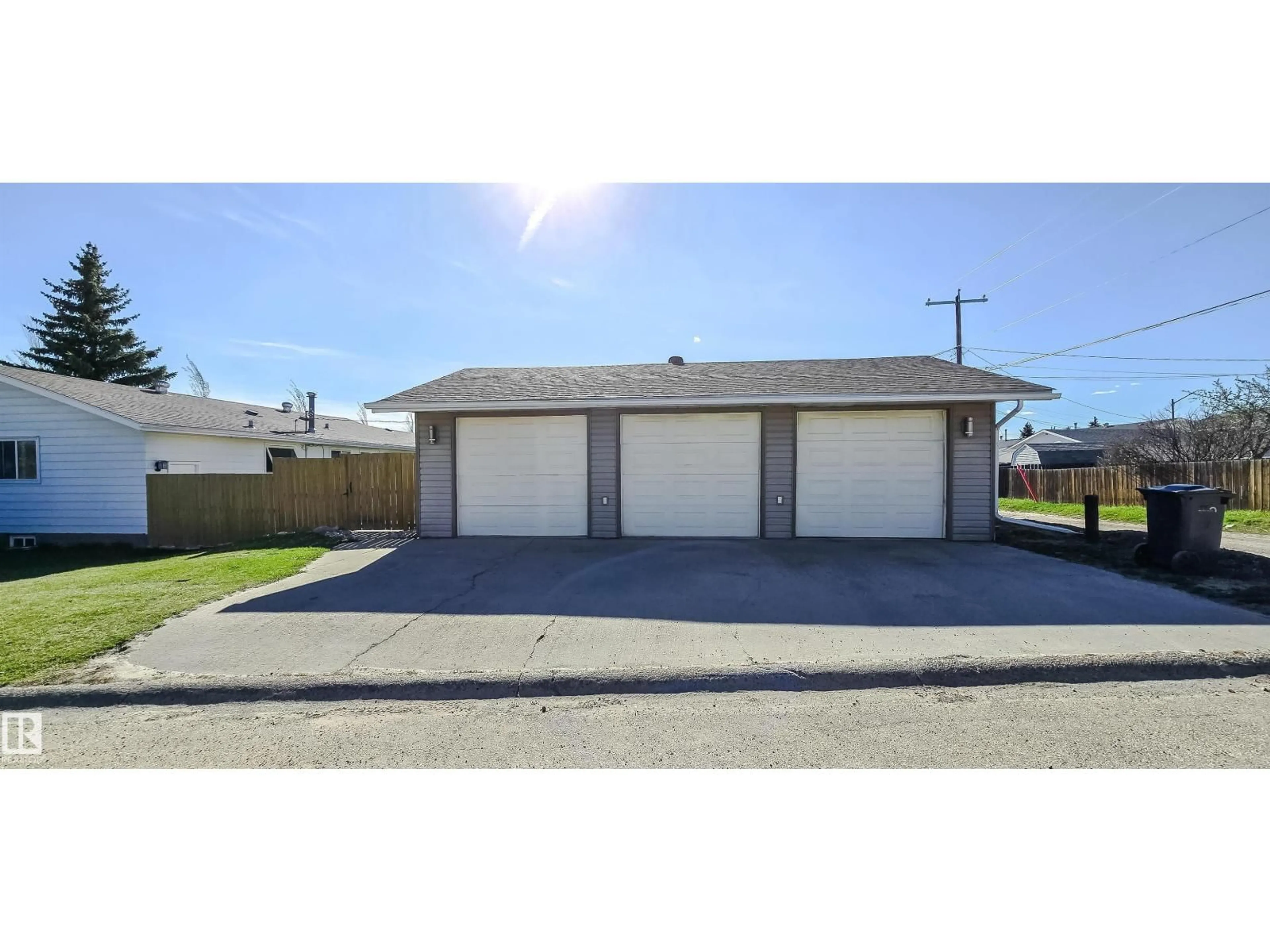 Indoor garage for 5504 45 AV, Drayton Valley Alberta T7A1K3