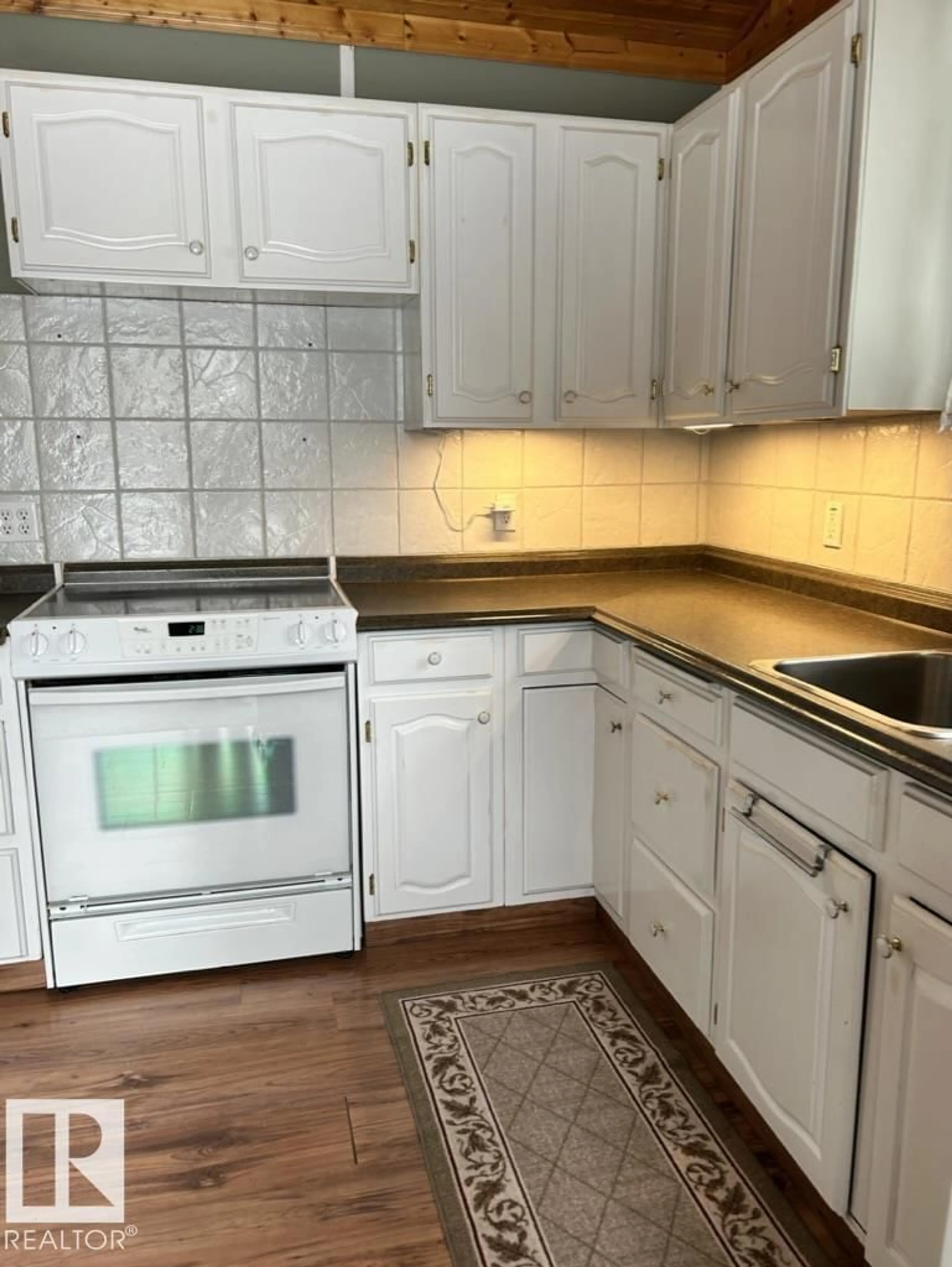 Standard kitchen, unknown for 55061 TWP ROAD 462, Rural Wetaskiwin County Alberta T0C0T0