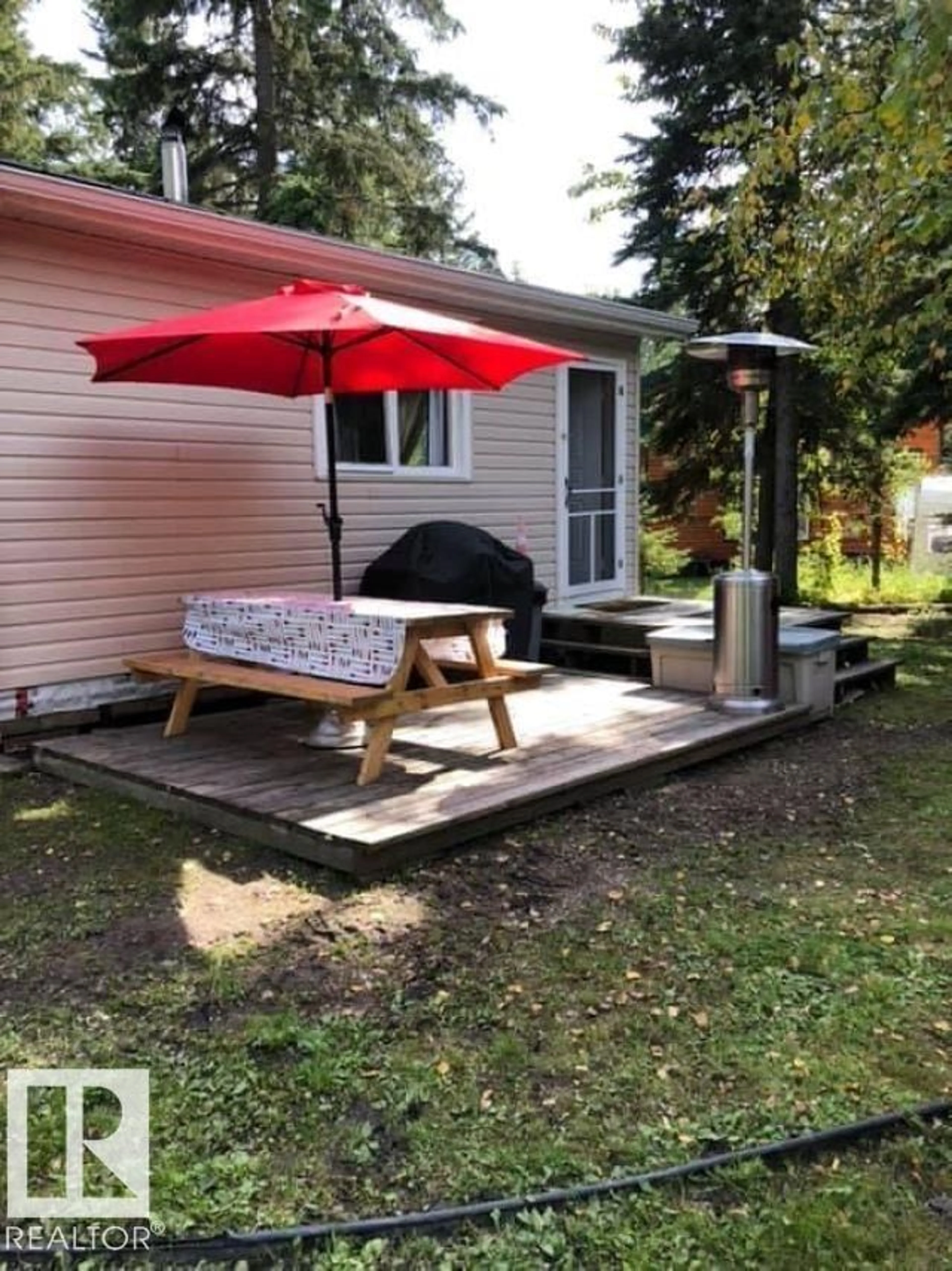 Patio, street for 55061 TWP ROAD 462, Rural Wetaskiwin County Alberta T0C0T0