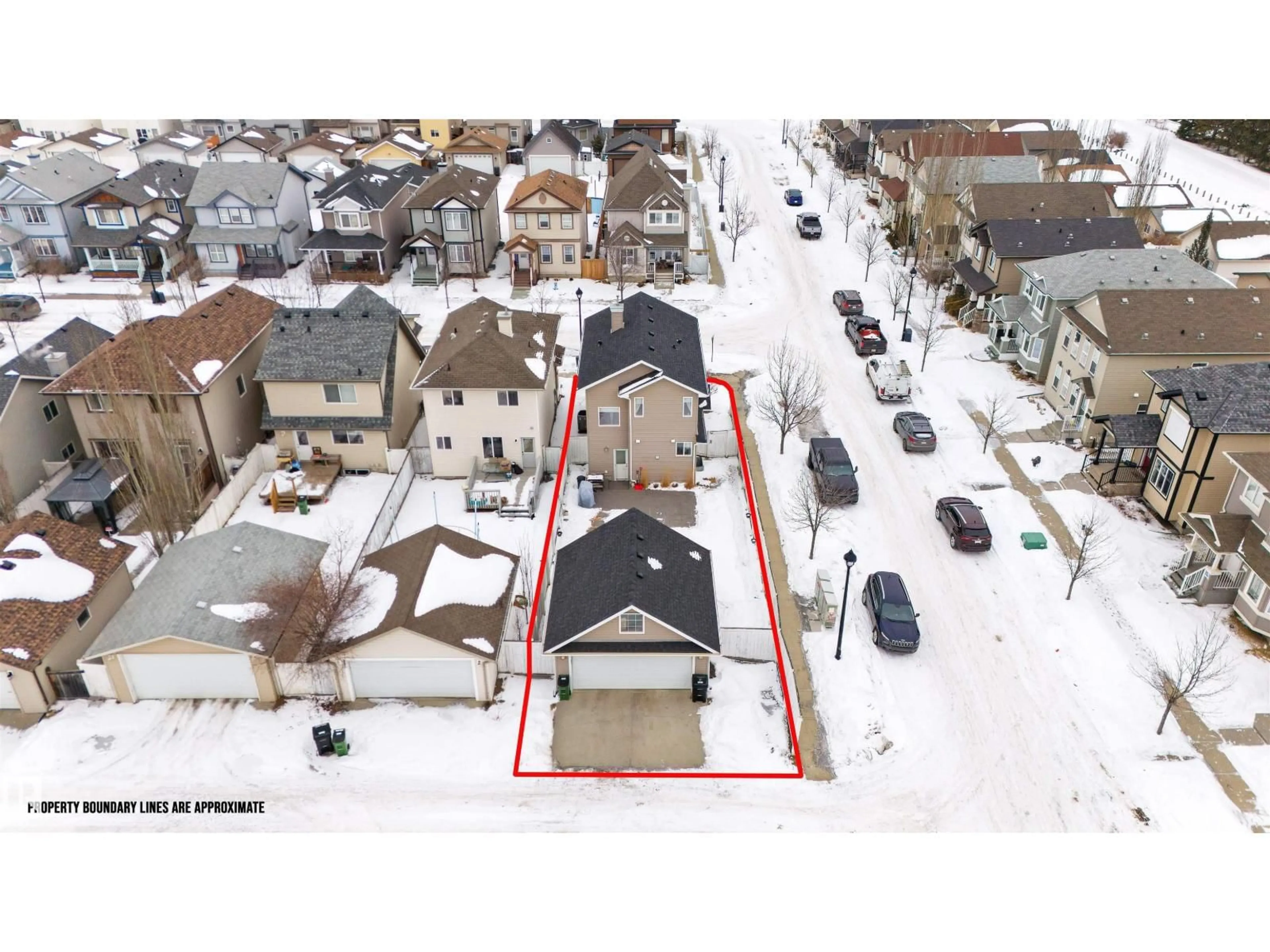 A pic from outside/outdoor area/front of a property/back of a property/a pic from drone, street for NW - 7804 SCHMID PL, Edmonton Alberta T6R0K7