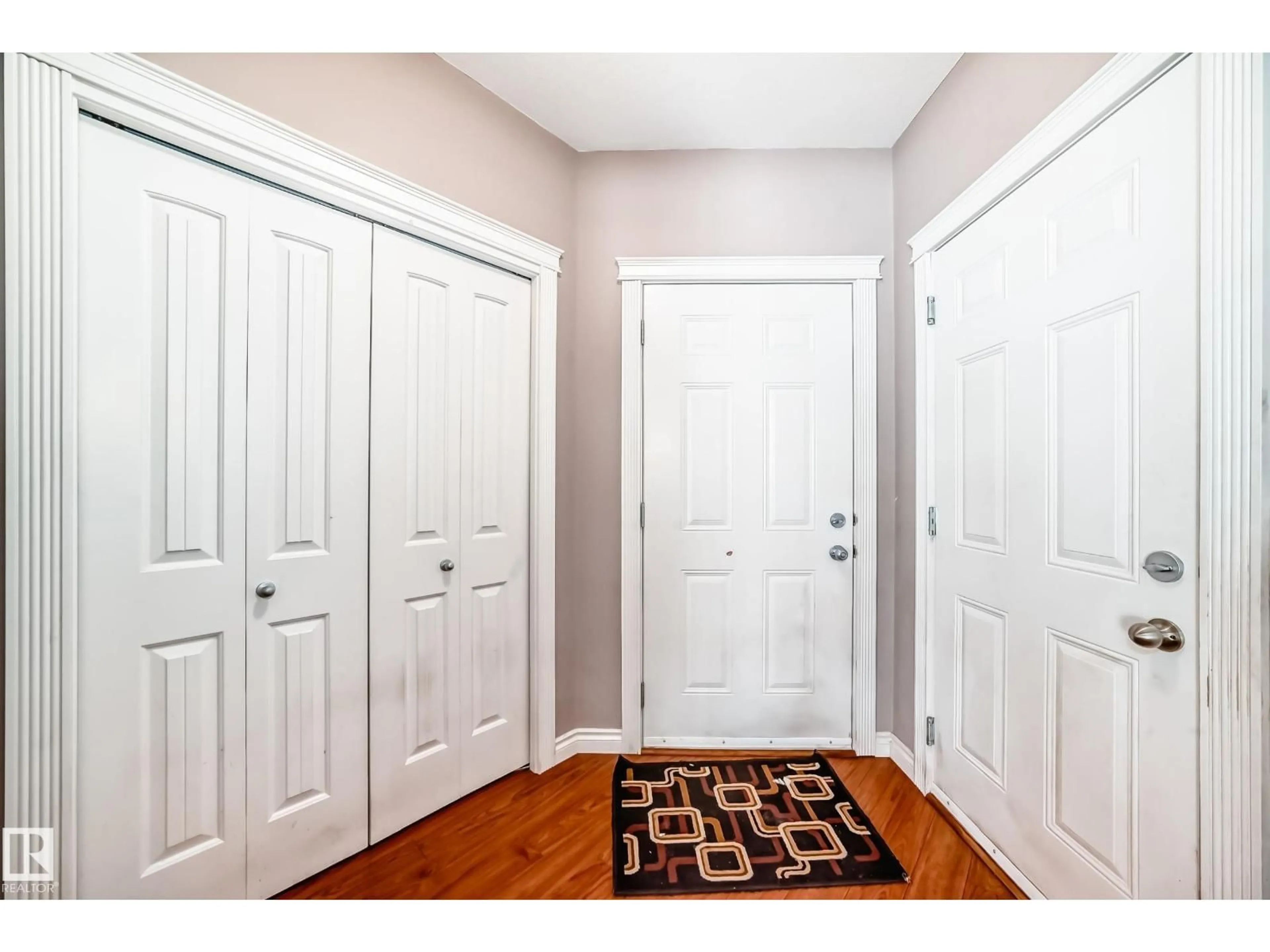 Indoor entryway for 15152 33 ST, Edmonton Alberta T5Y0J7