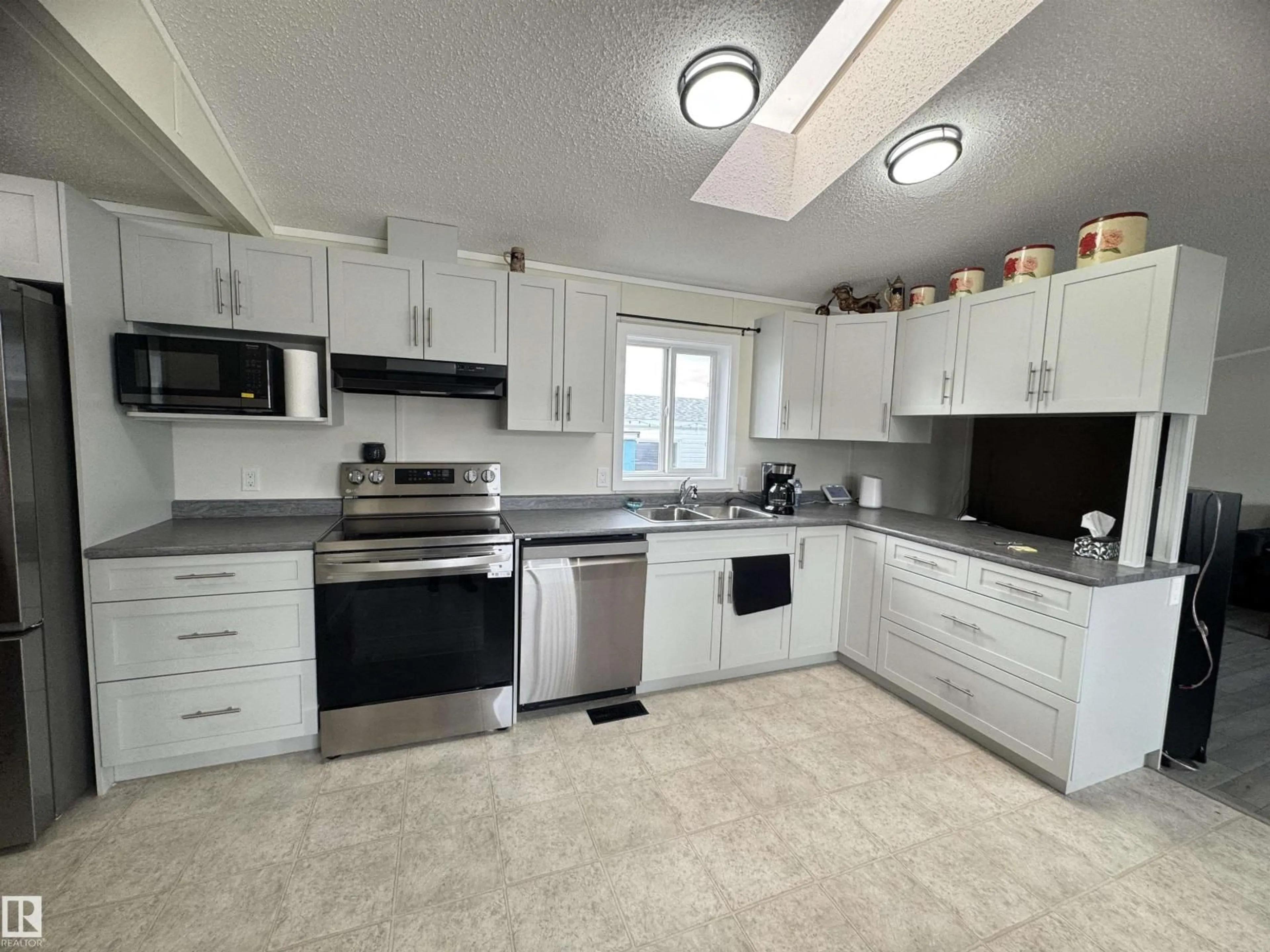Standard kitchen, ceramic/tile floor for 9501 - 83 104 AVE, Westlock Alberta T7P1M7