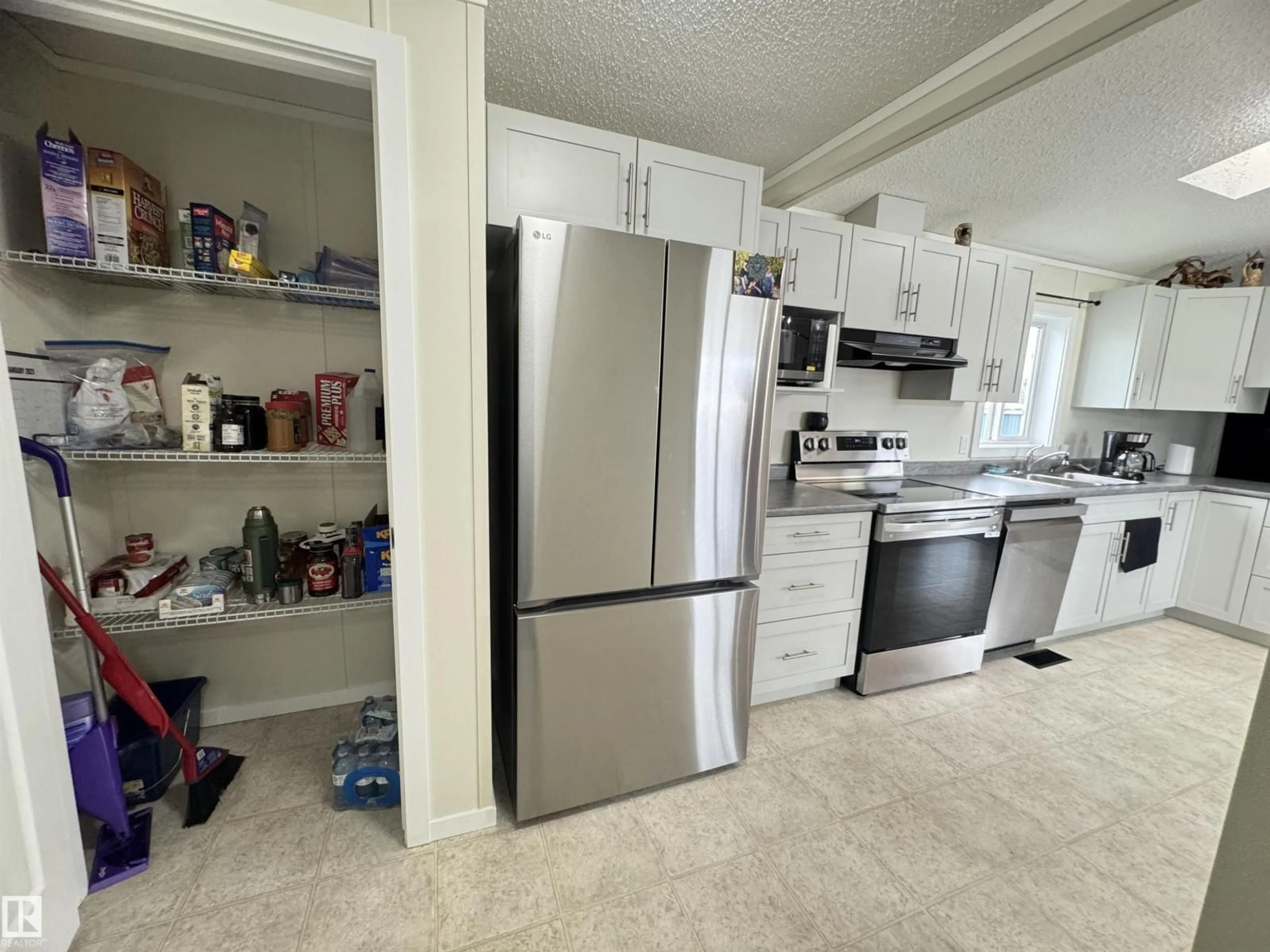 Standard kitchen, ceramic/tile floor for 9501 - 83 104 AVE, Westlock Alberta T7P1M7