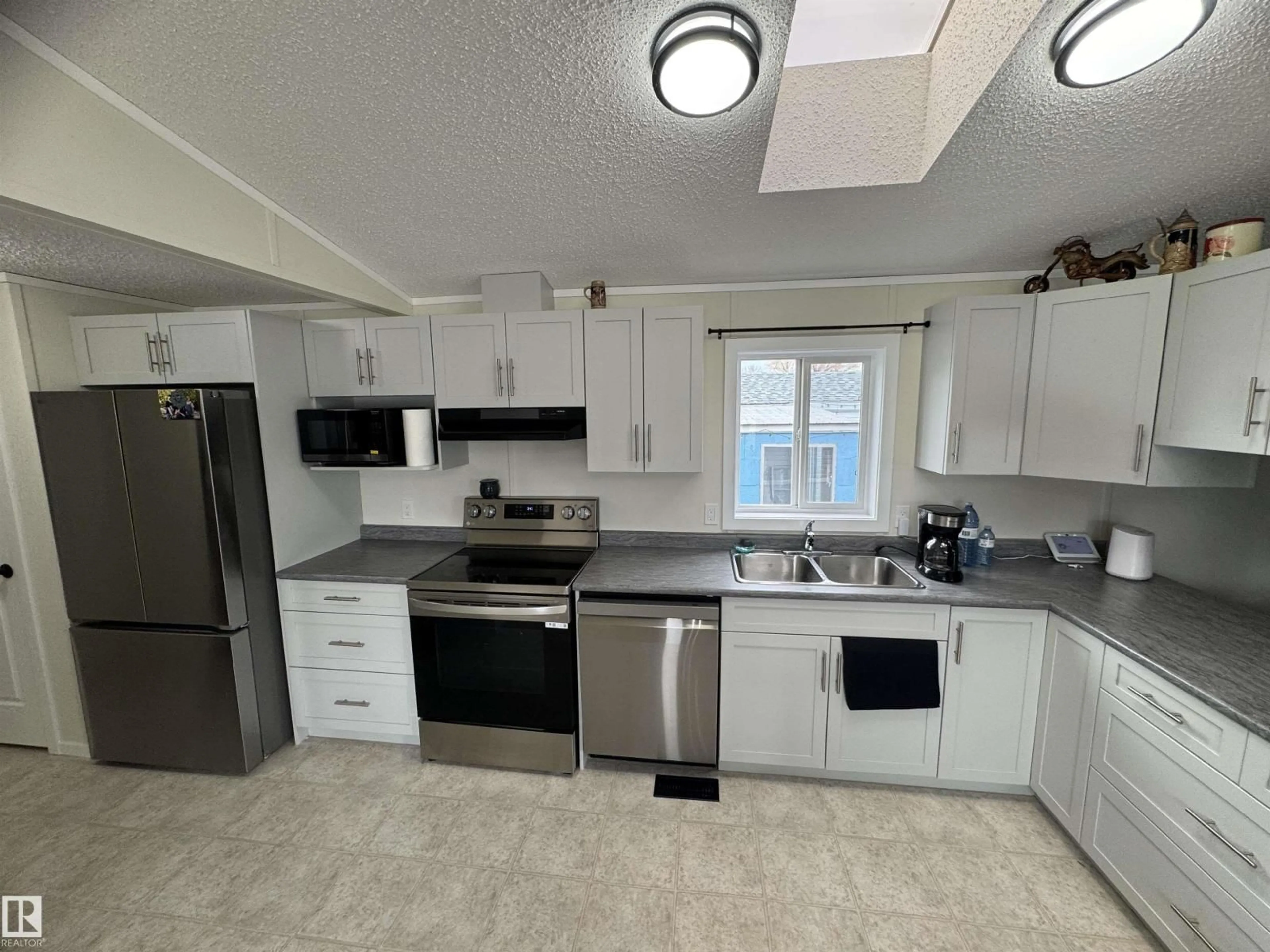Standard kitchen, ceramic/tile floor for 9501 - 83 104 AVE, Westlock Alberta T7P1M7