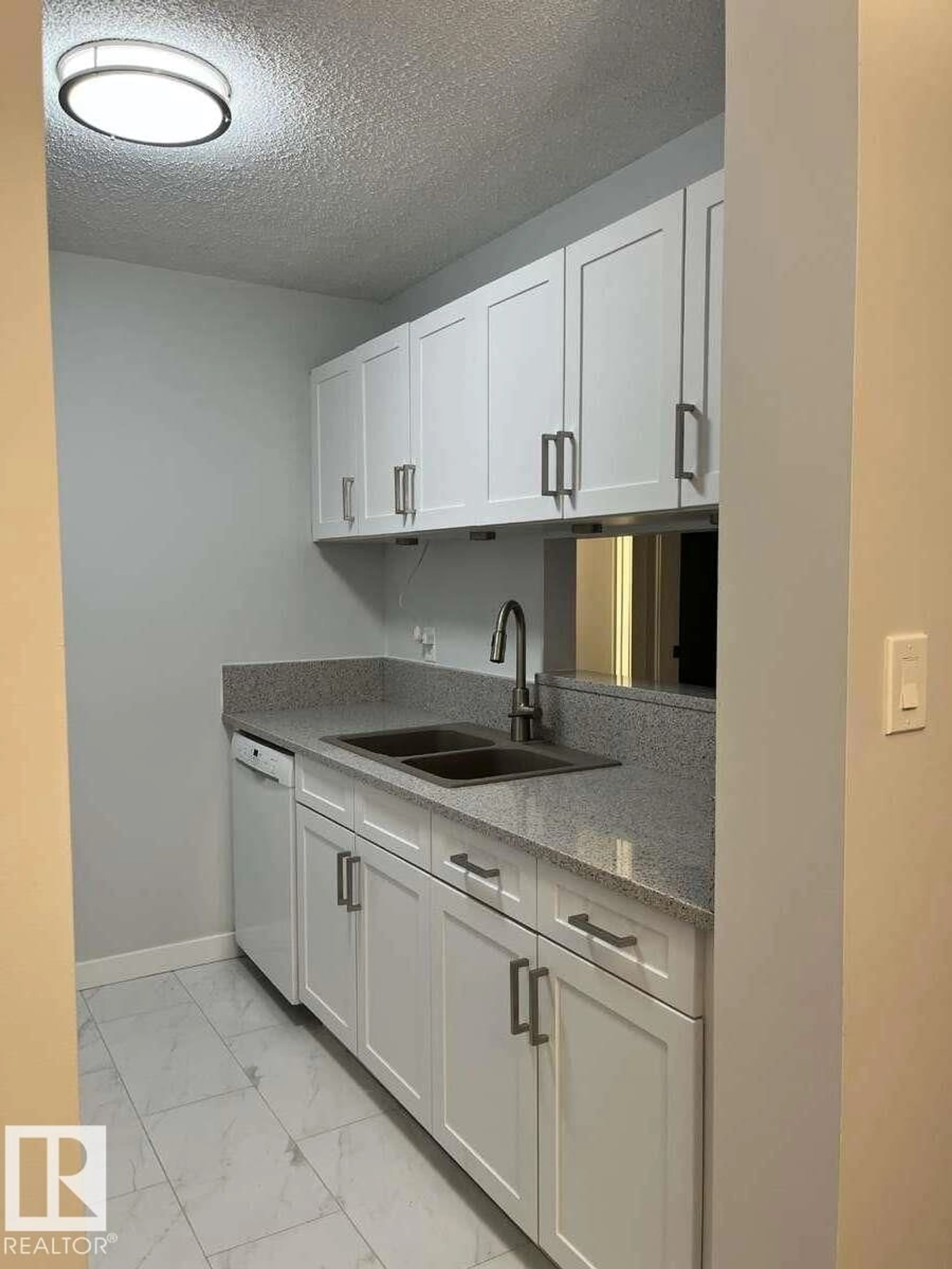 Standard kitchen, unknown for 462 10520 120 ST NW, Edmonton Alberta T5H4L9