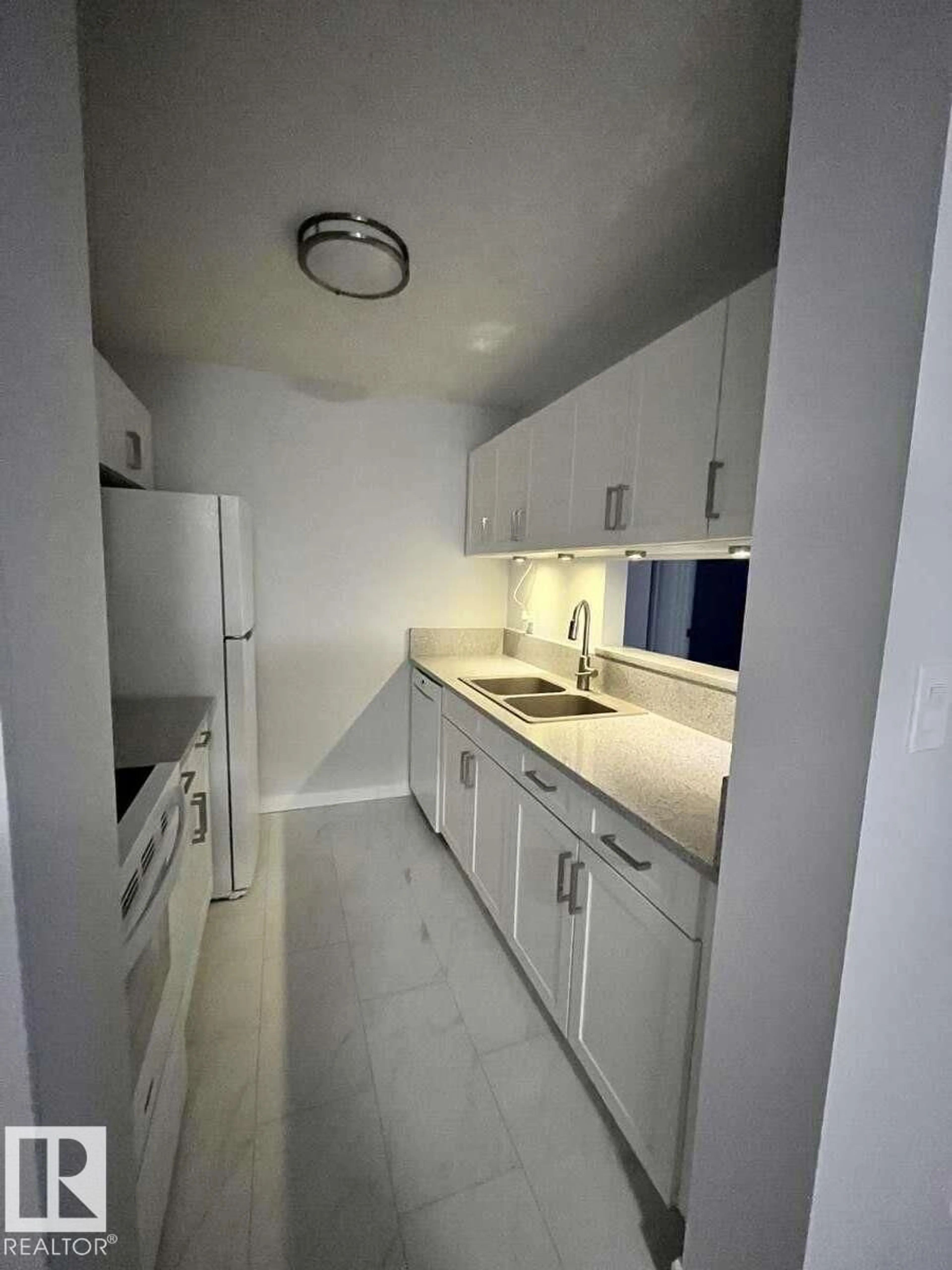 Standard kitchen, unknown for 462 10520 120 ST NW, Edmonton Alberta T5H4L9