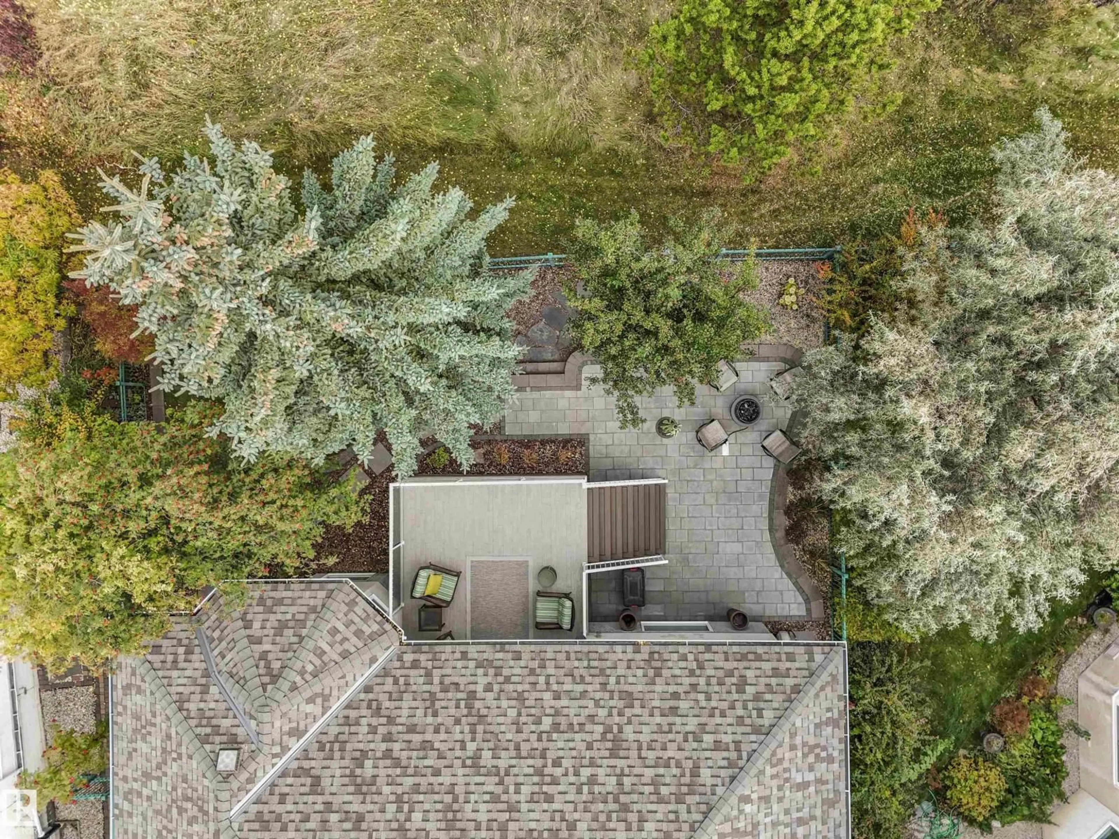 A pic from outside/outdoor area/front of a property/back of a property/a pic from drone, unknown for 1130 TWIN BROOKS PT, Edmonton Alberta T6J7J1