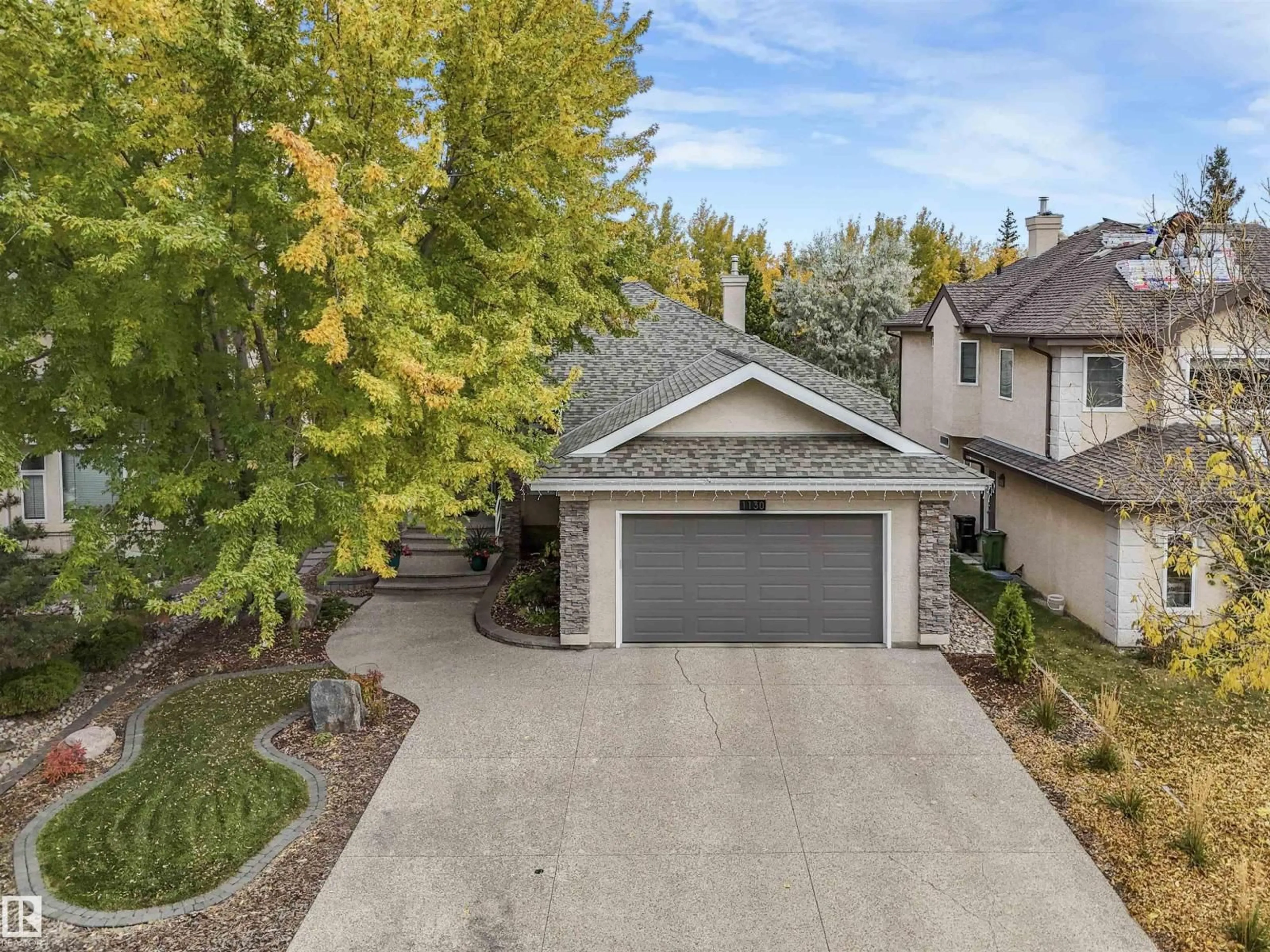 A pic from outside/outdoor area/front of a property/back of a property/a pic from drone, street for 1130 TWIN BROOKS PT, Edmonton Alberta T6J7J1