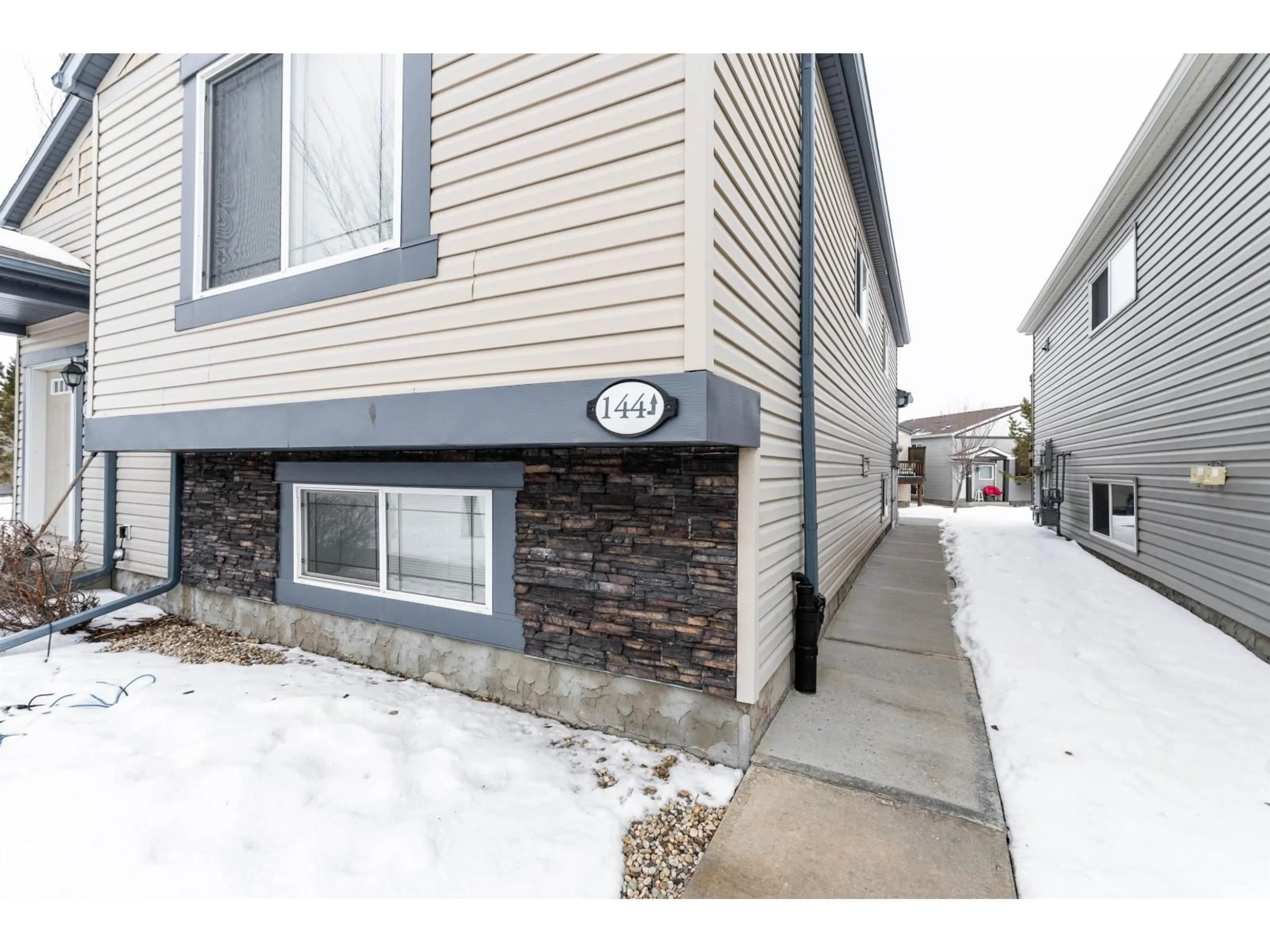 Home with vinyl exterior material, street for 142 - 144 SELKIRK PLACE PL, Leduc Alberta T9E0M9