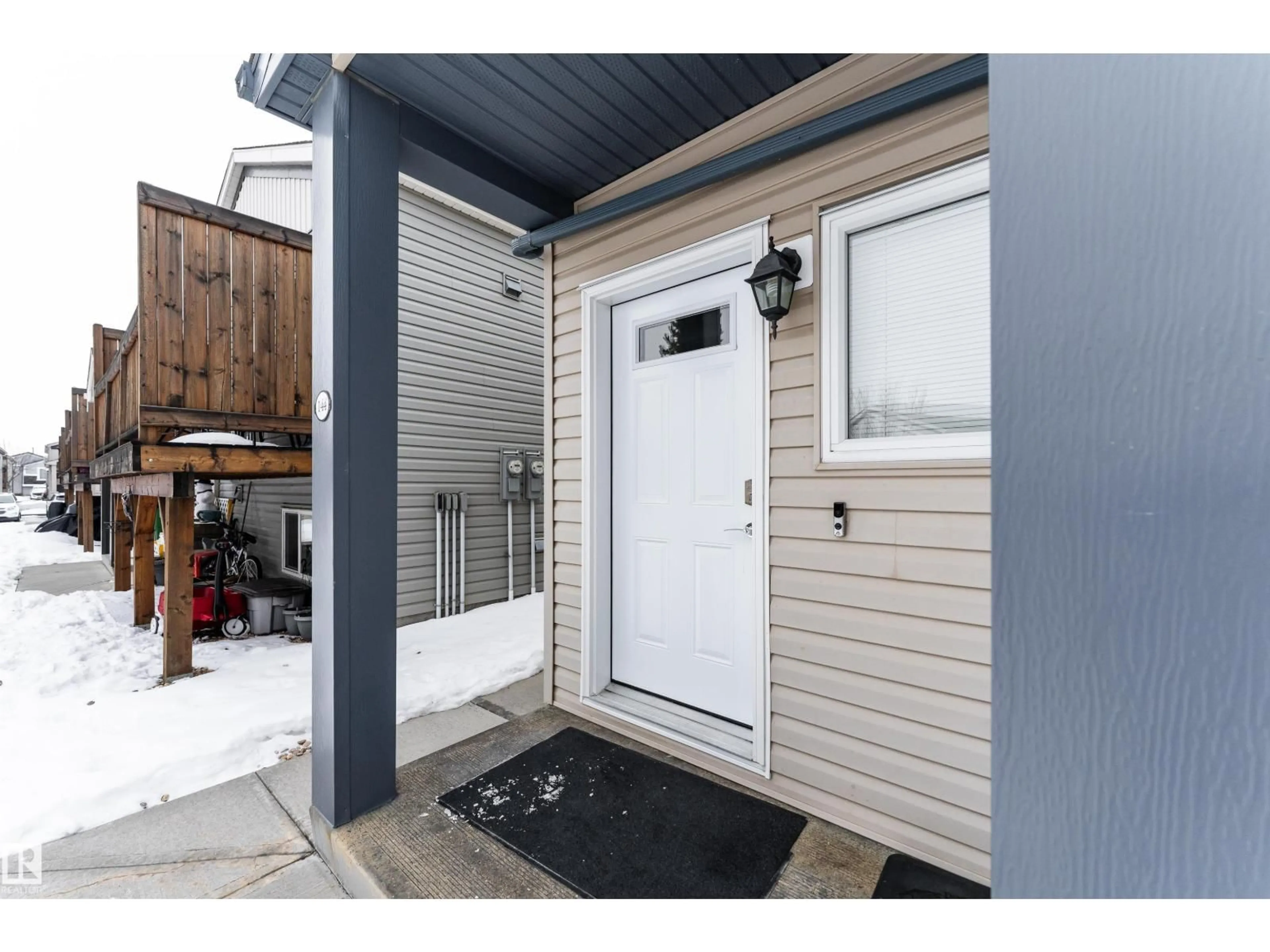 Indoor entryway for 142 - 144 SELKIRK PLACE PL, Leduc Alberta T9E0M9