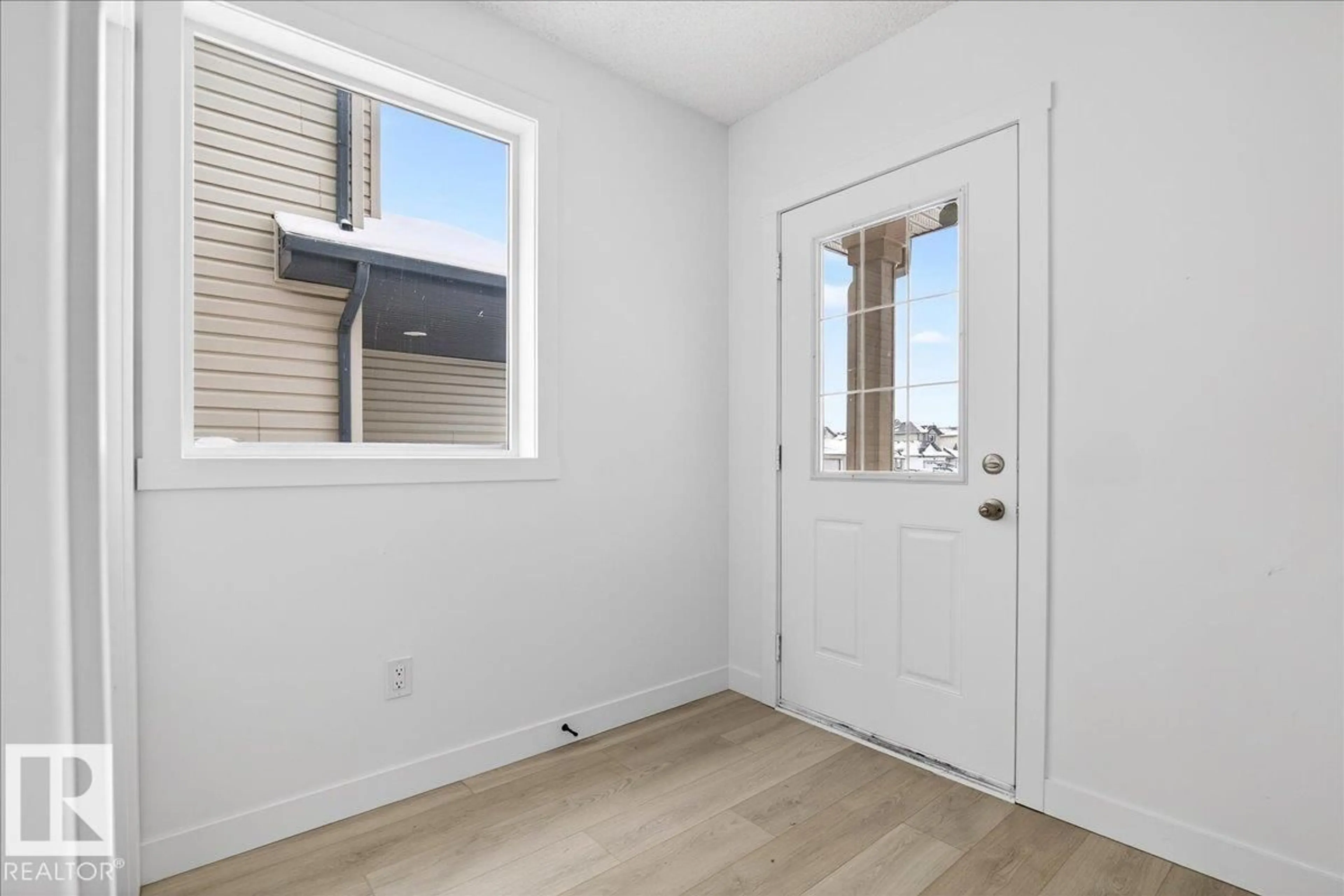 Indoor entryway for NW - 8916 175 AV, Edmonton Alberta T5Z3X9