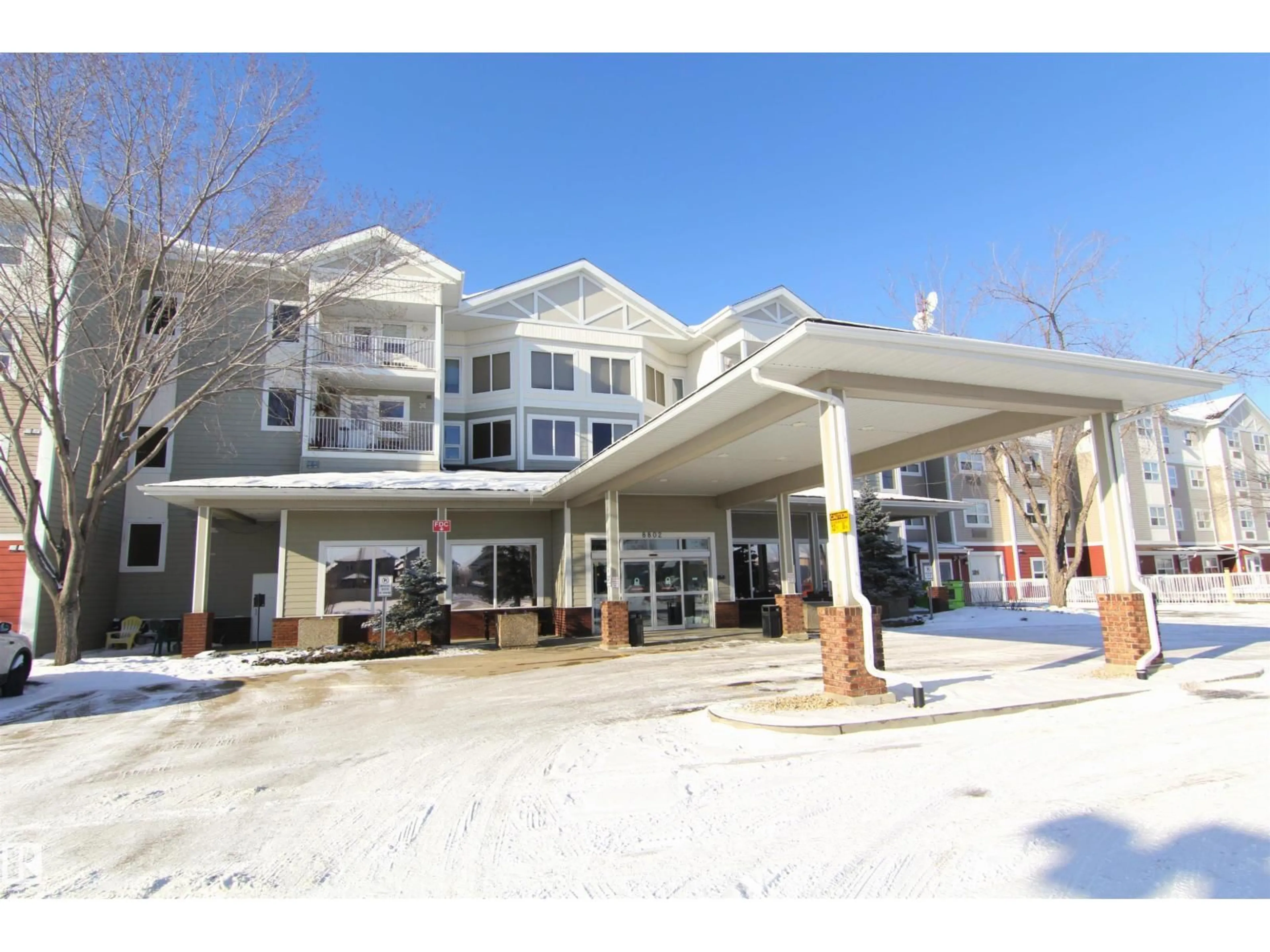 Indoor foyer for 127 8802 SOUTHFORT, Fort Saskatchewan Alberta T8L4R6