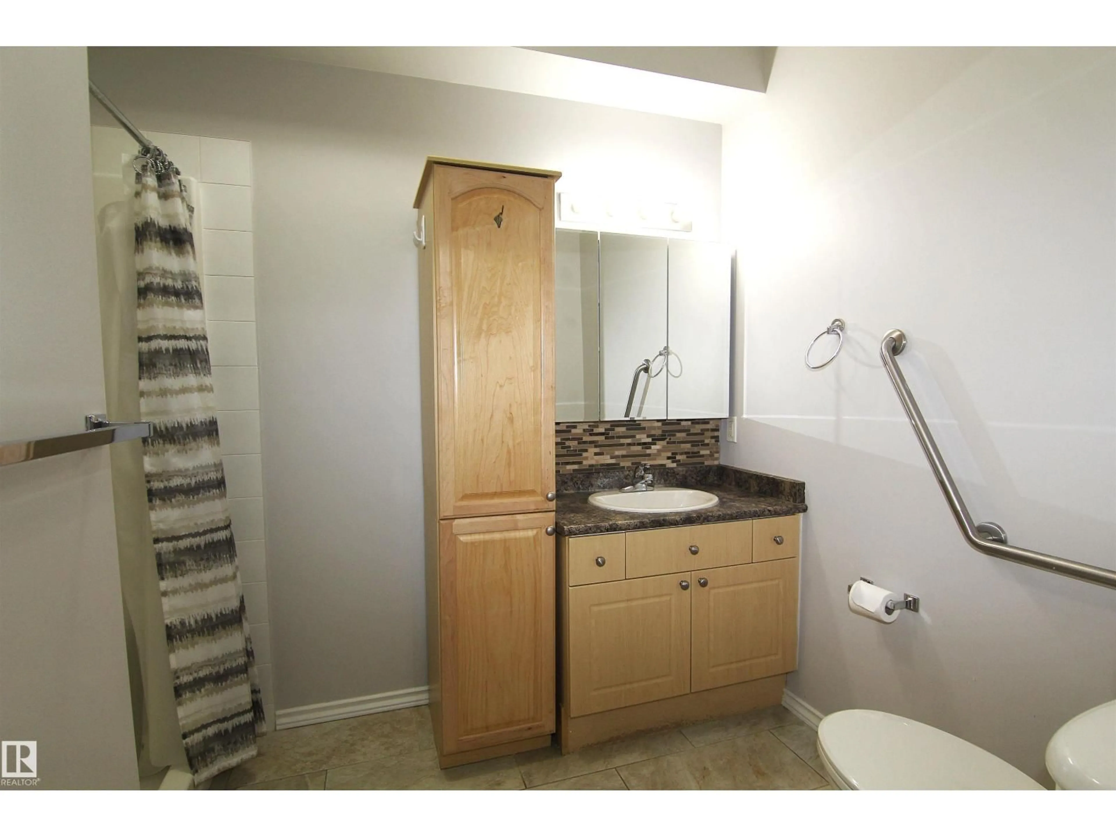 Standard bathroom, unknown for 127 8802 SOUTHFORT, Fort Saskatchewan Alberta T8L4R6