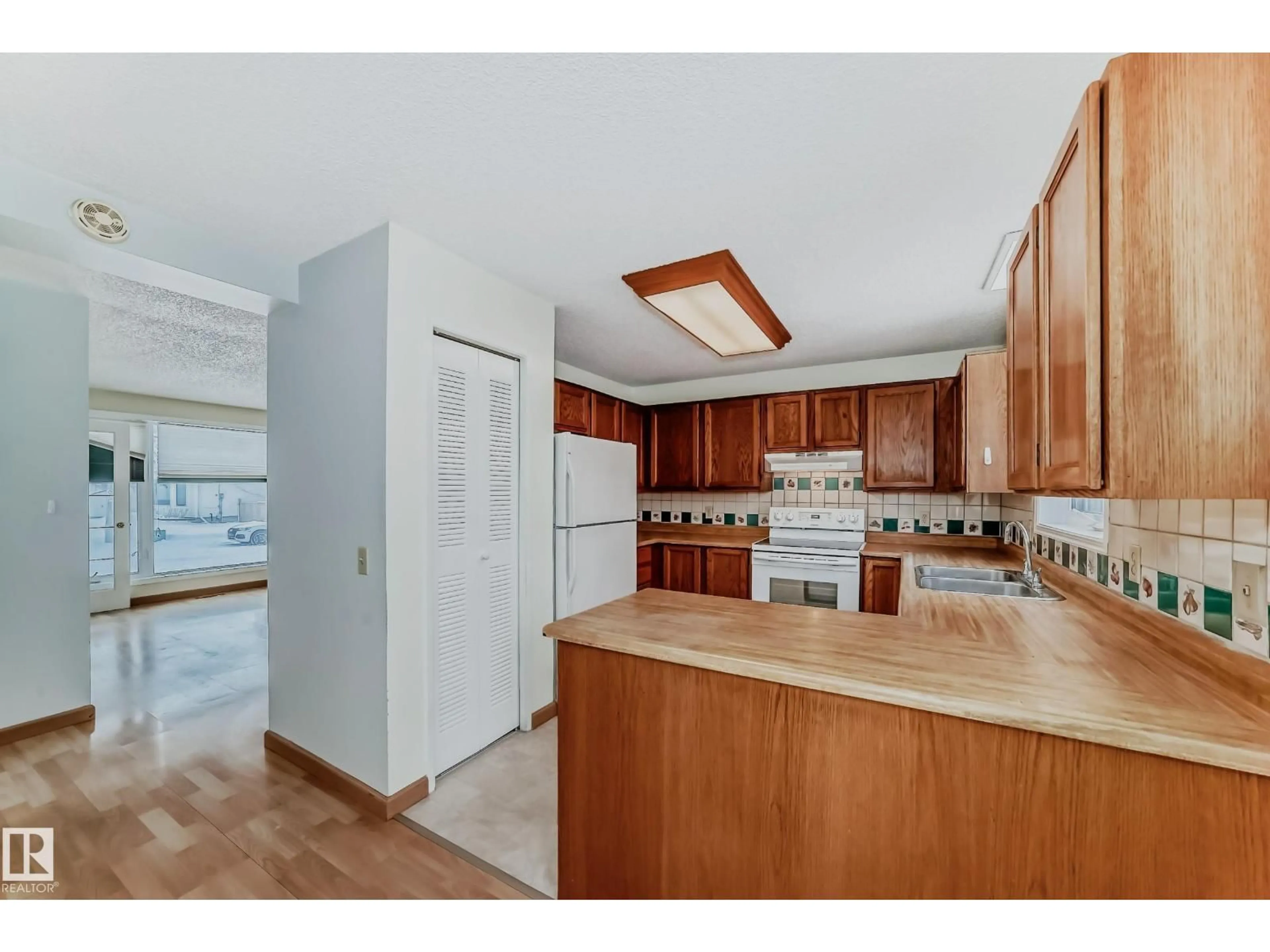 Unknown for 378 VILLAGE DR, Sherwood Park Alberta T8A4N3