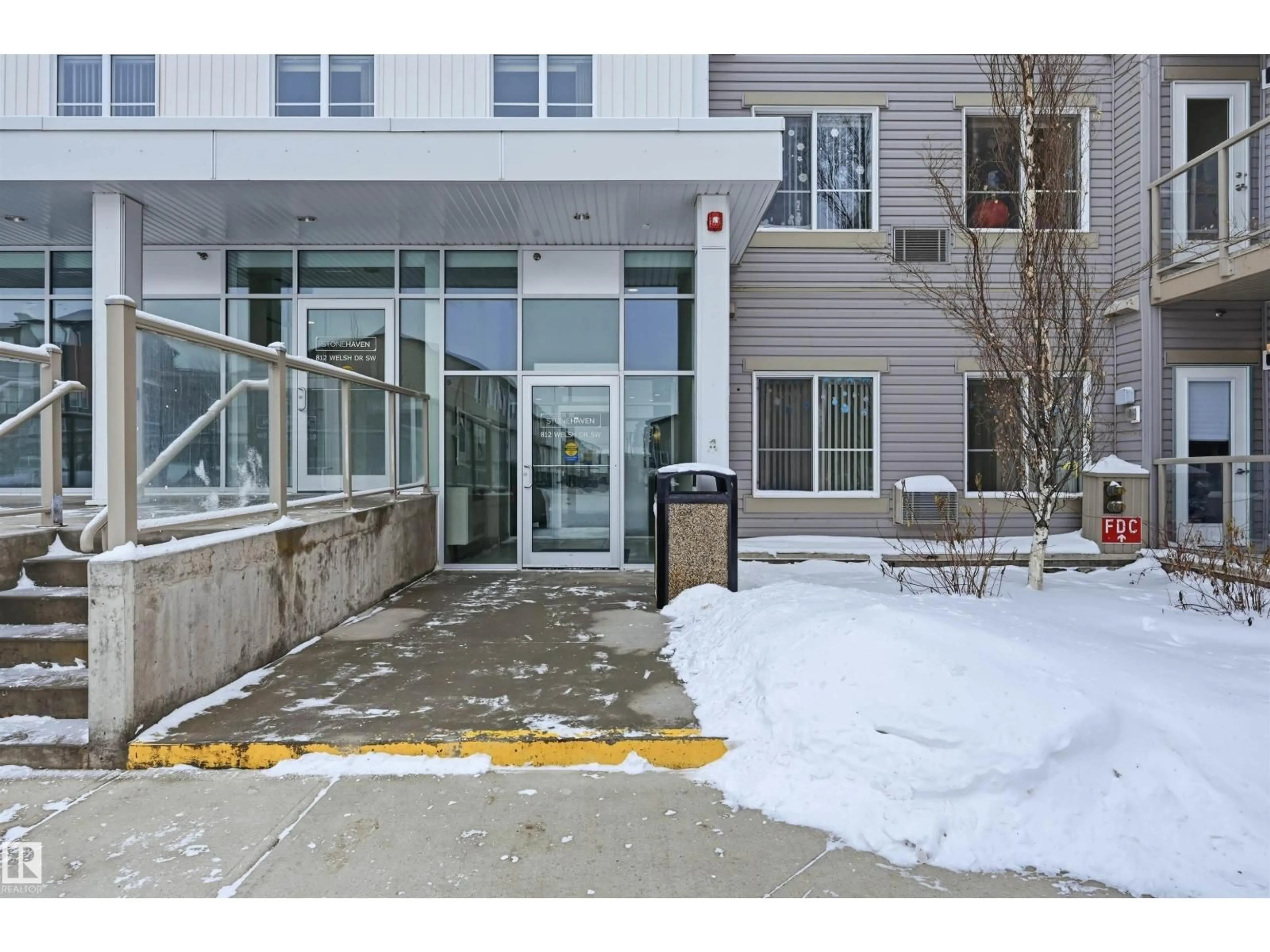 Indoor foyer for 812 - 106 WELSH DR, Edmonton Alberta T6X1Y7